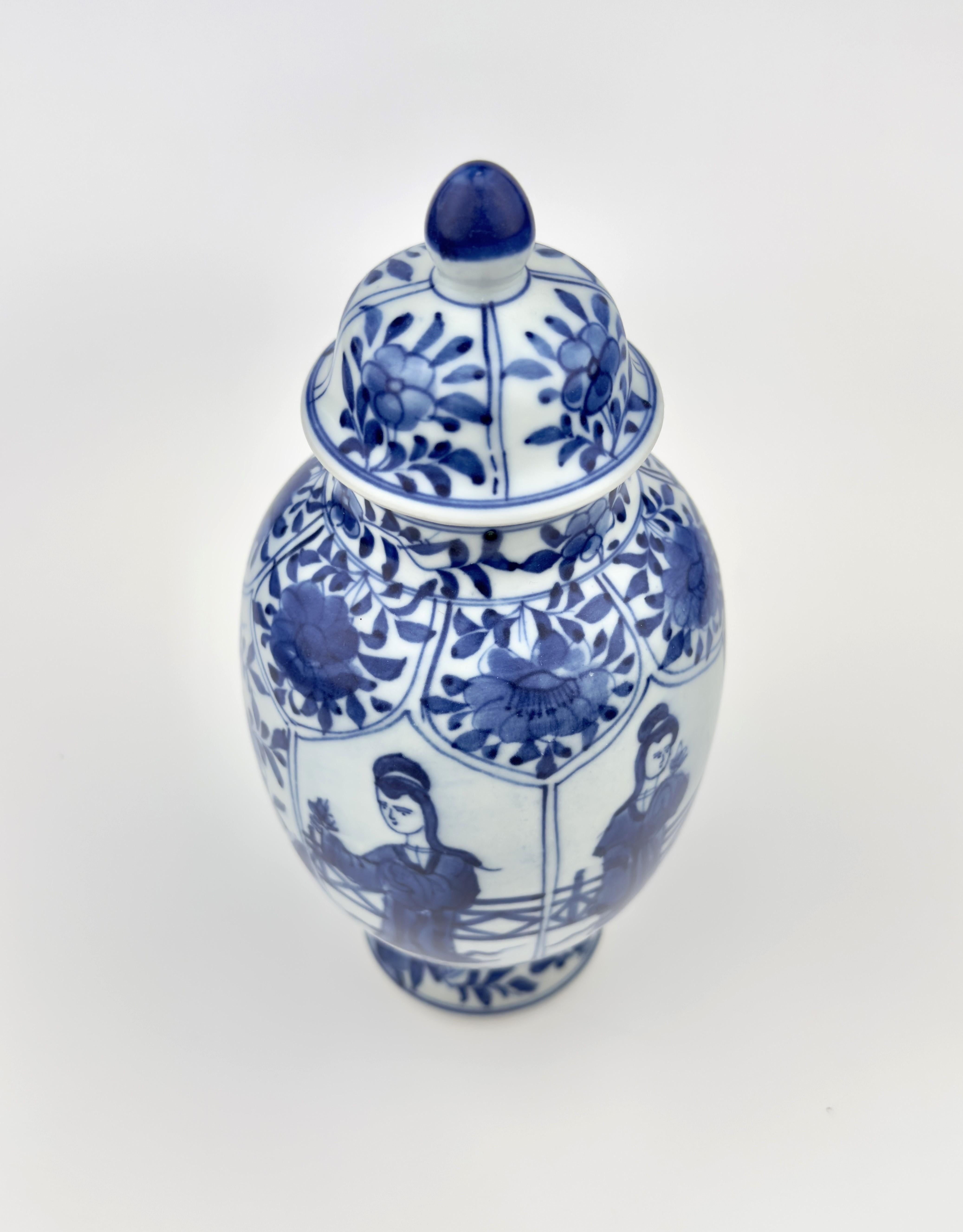 Vase bleu et blanc, Dynastie Qing, Ere Kangxi, Circa 1690 Bon état - En vente à seoul, KR