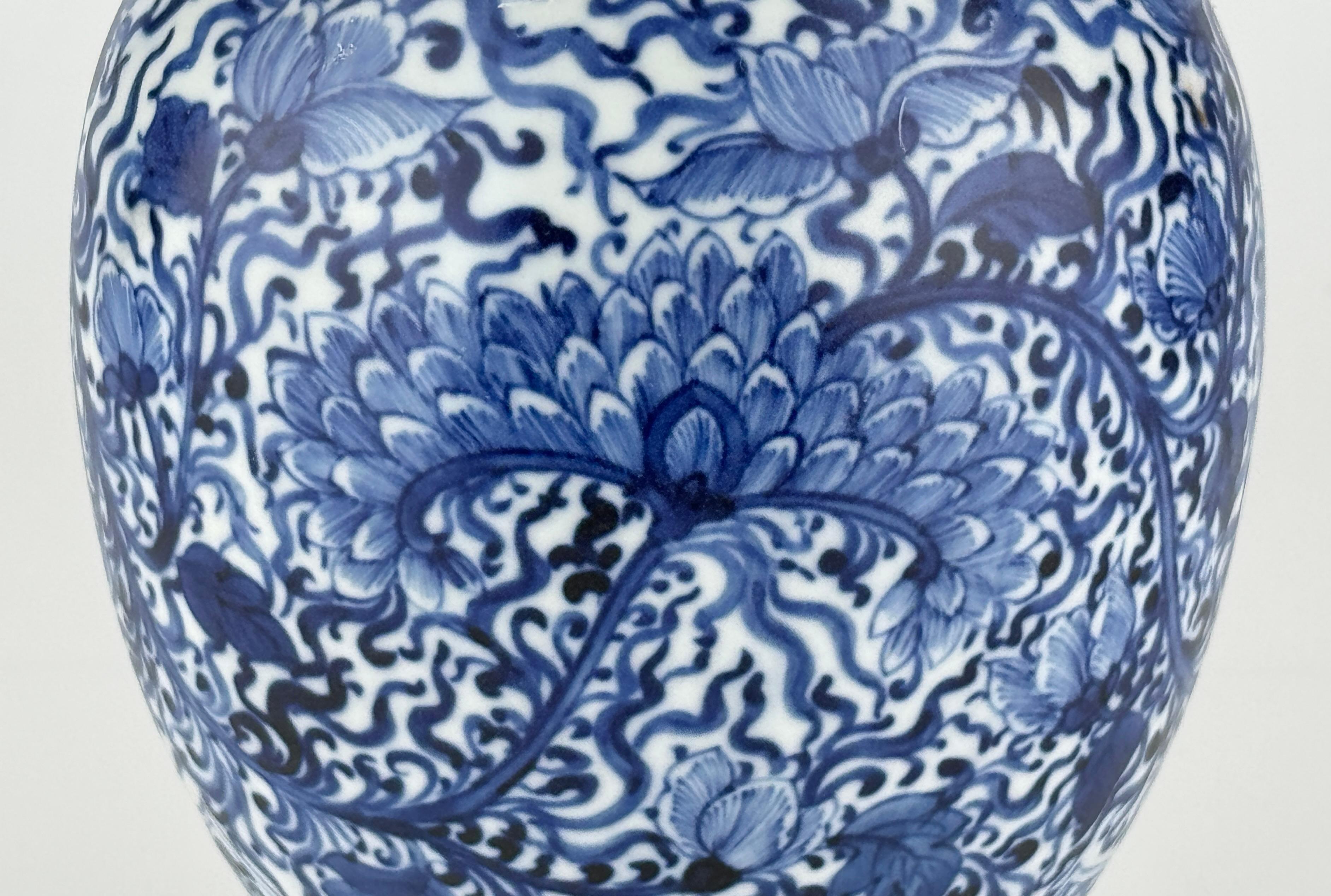 18th Century and Earlier Blue and White Vase from Vung Tau Ship, Qing Dynasty Kangxi Era, Circa 1690 For Sale