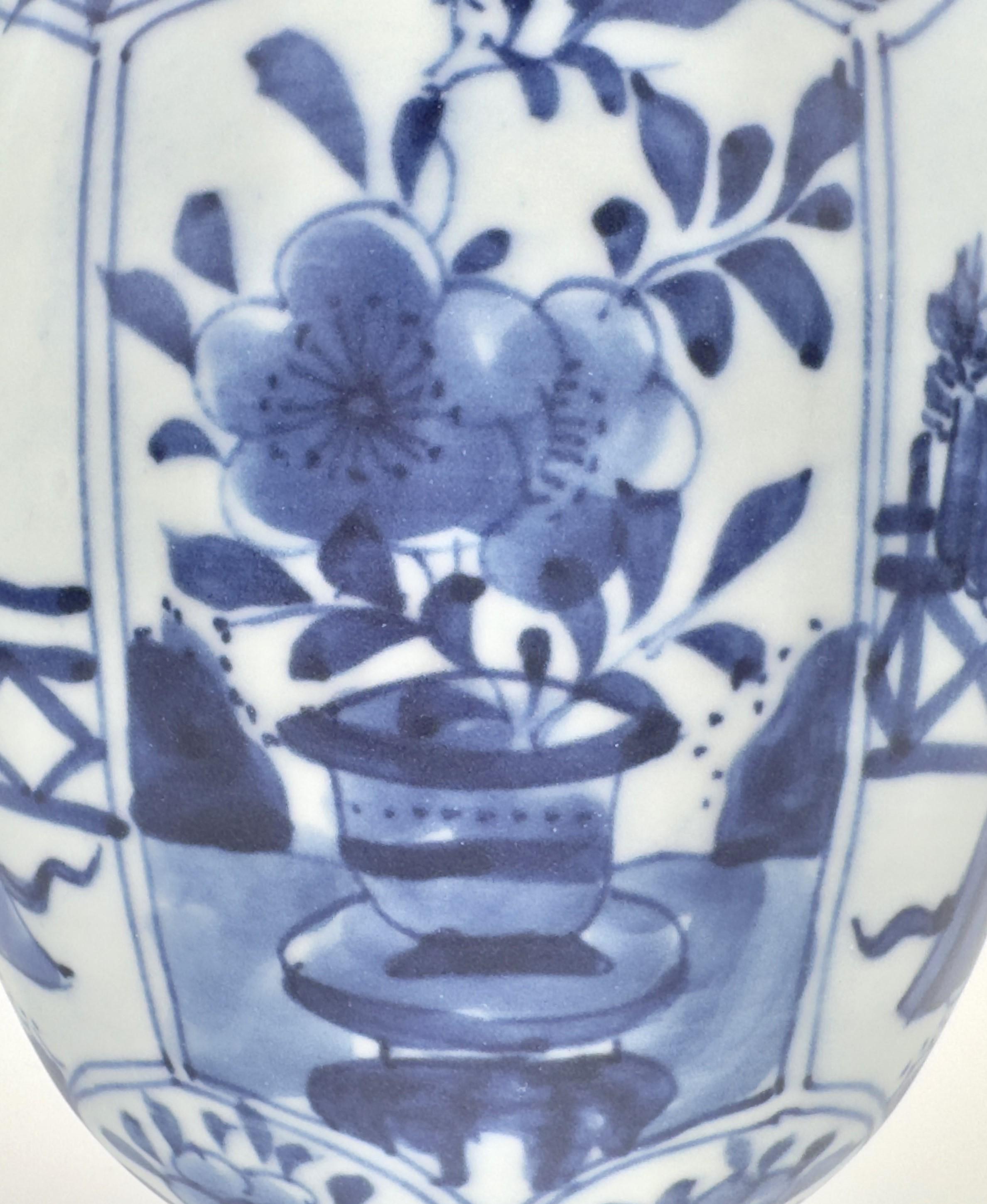 Blue And White Vase, Qing Dynasty, Kangxi Era, Circa 1690 For Sale 2