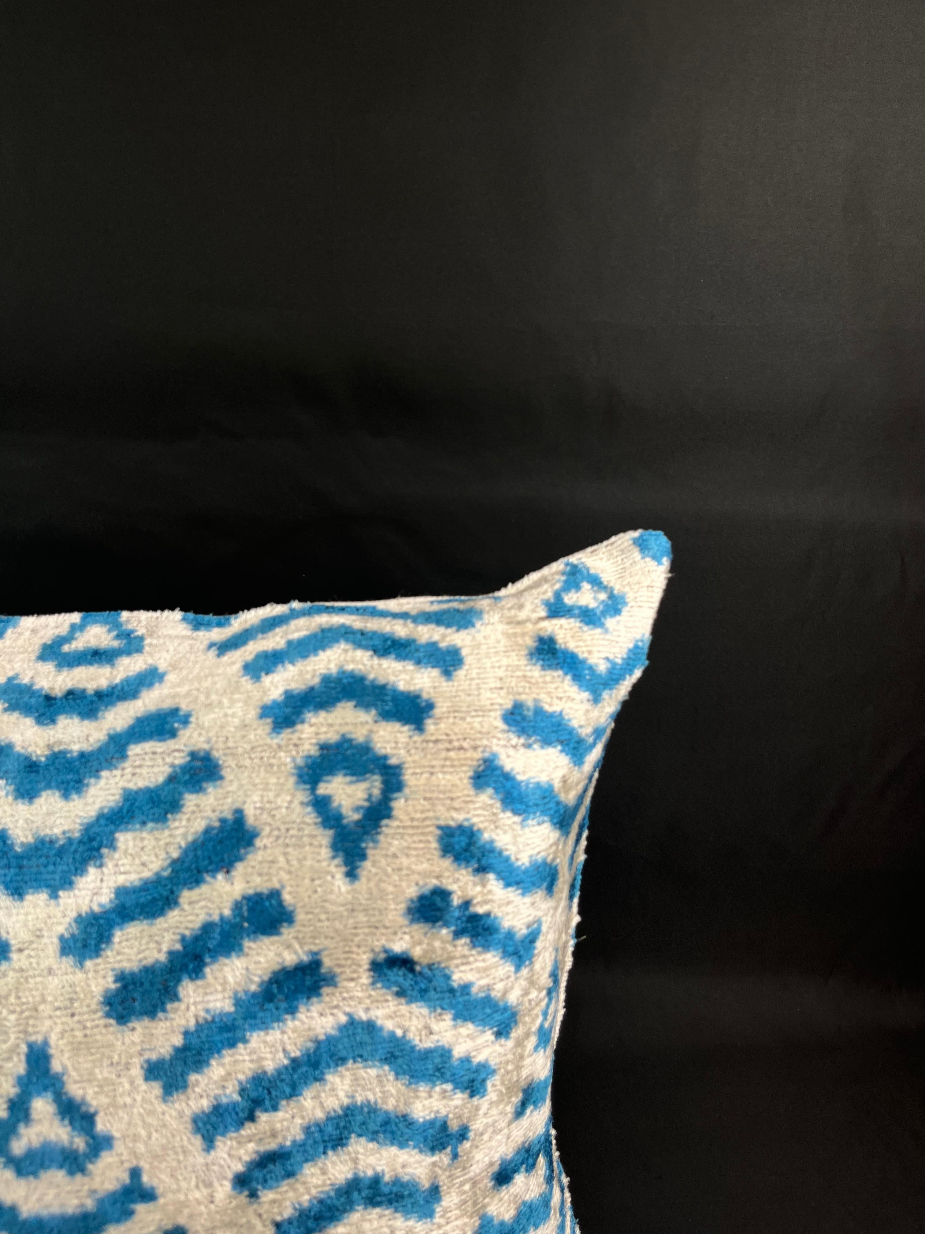 Modern Blue and White Velvet Silk Ikat Pillow Cover For Sale
