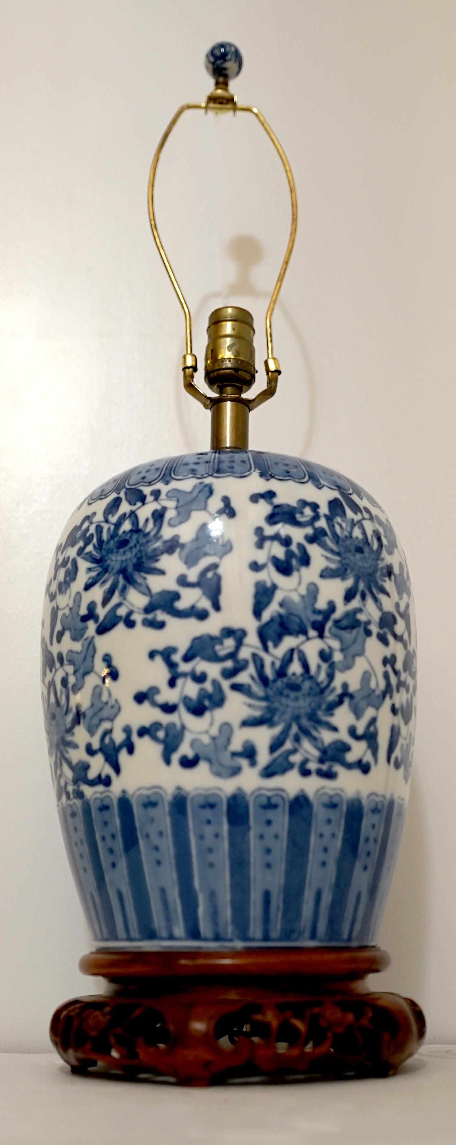 Blue and White Vintage Porcelain Ginger Jar Lamp with Rosewood Base For Sale 2