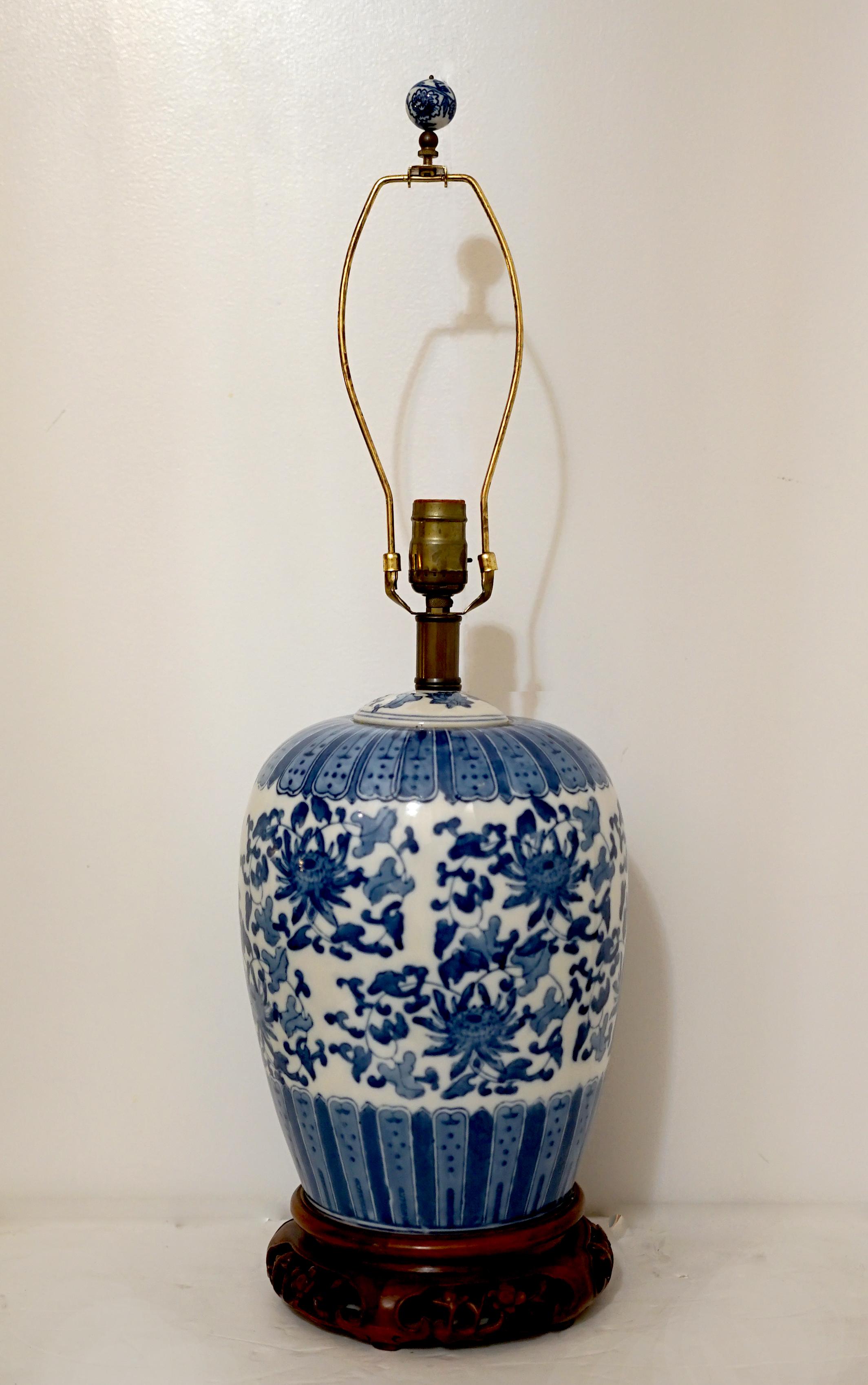 Blue and White Vintage Porcelain Ginger Jar Lamp with Rosewood Base For Sale 1