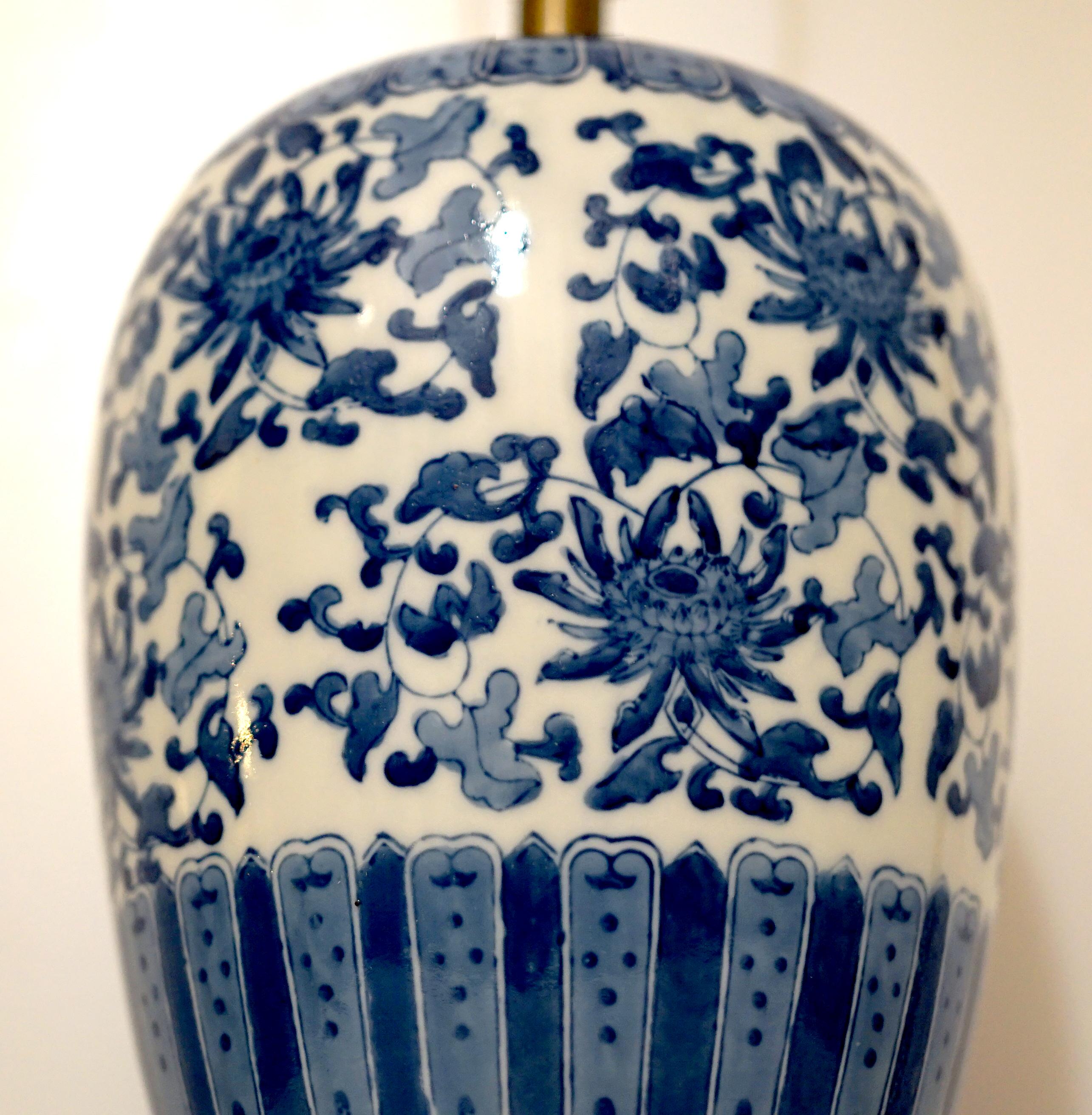 Blue and White Vintage Porcelain Ginger Jar Lamp with Rosewood Base In Good Condition For Sale In Lomita, CA