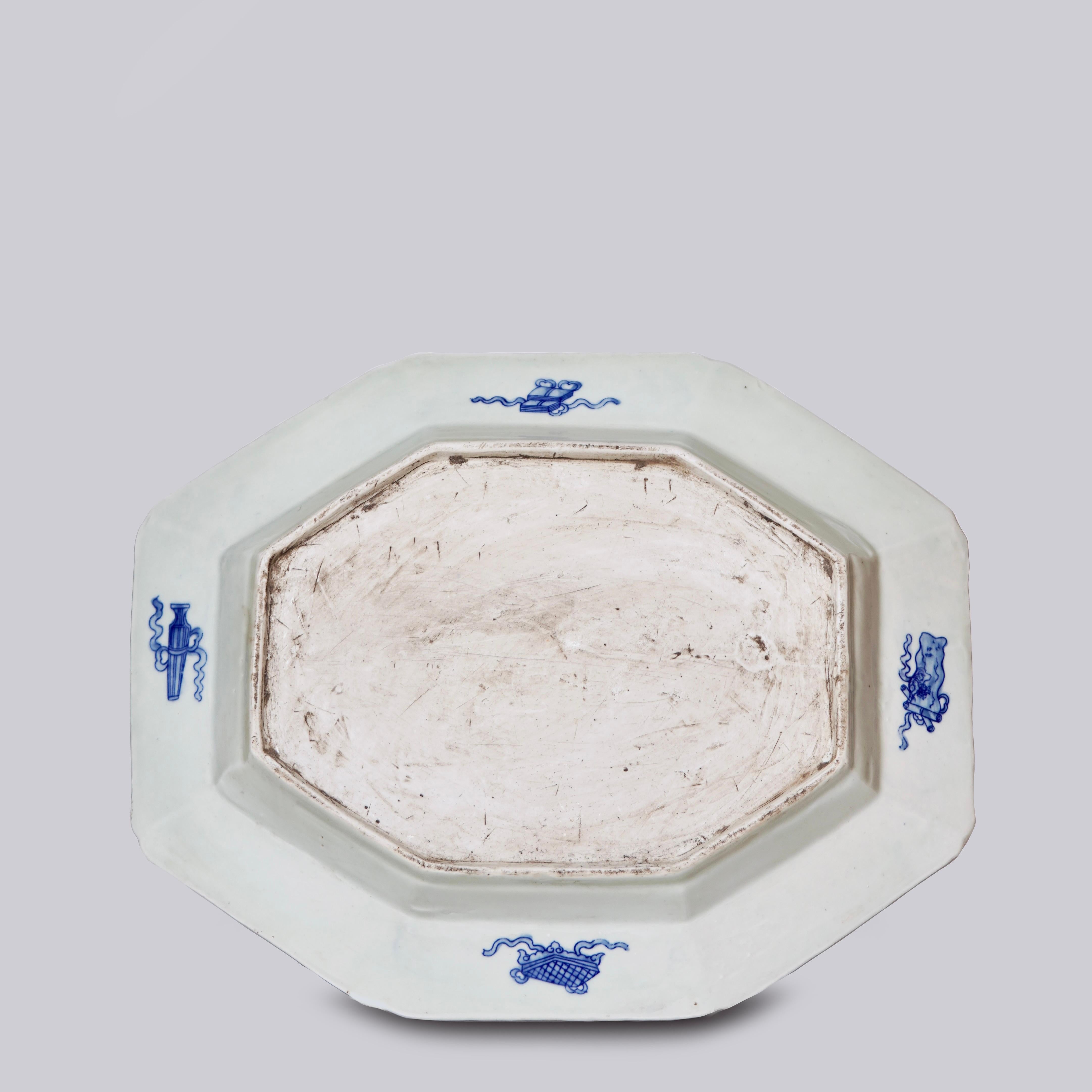Chinois Grand plateau octogonal en porcelaine bleu et blanc en vente