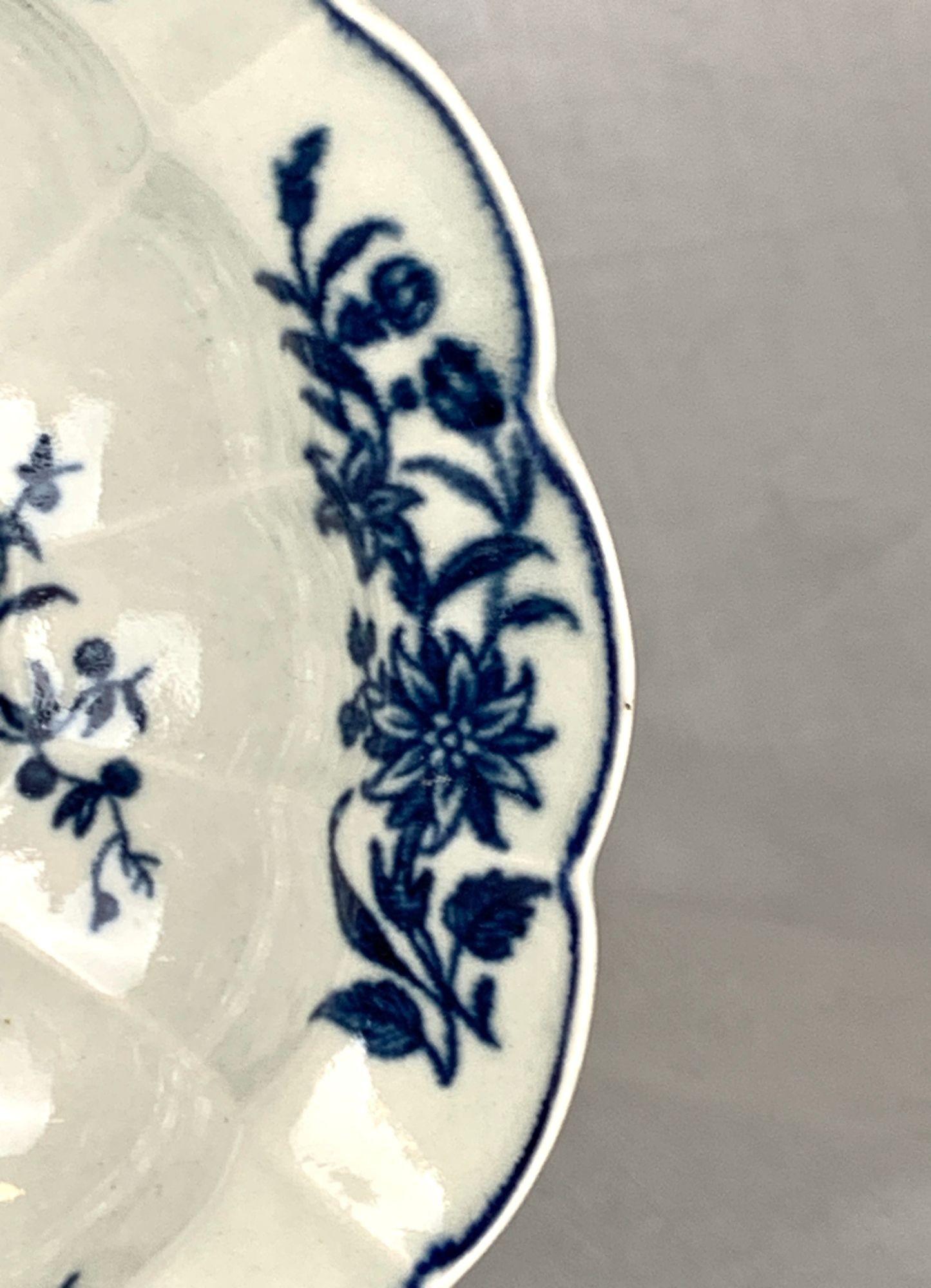 Blue and White Worcester Porcelain Fluted Dish 18th Century Circa 1770 For Sale 1