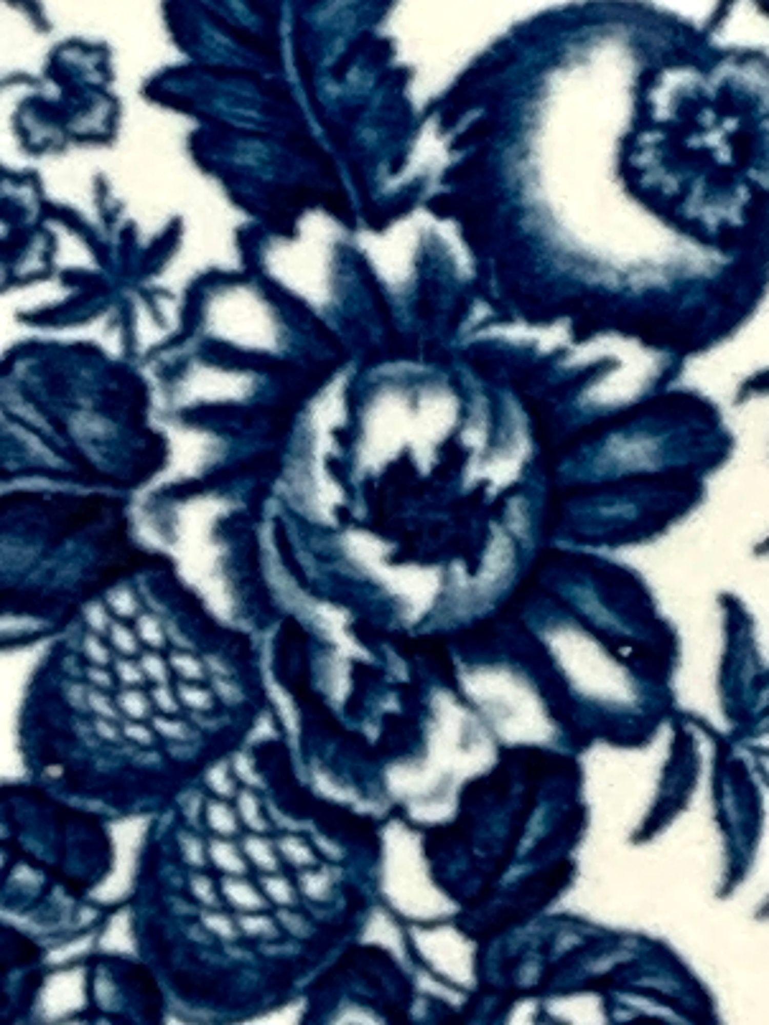 Blue and White Worcester Porcelain Fluted Dish 18th Century Circa 1770 For Sale 3