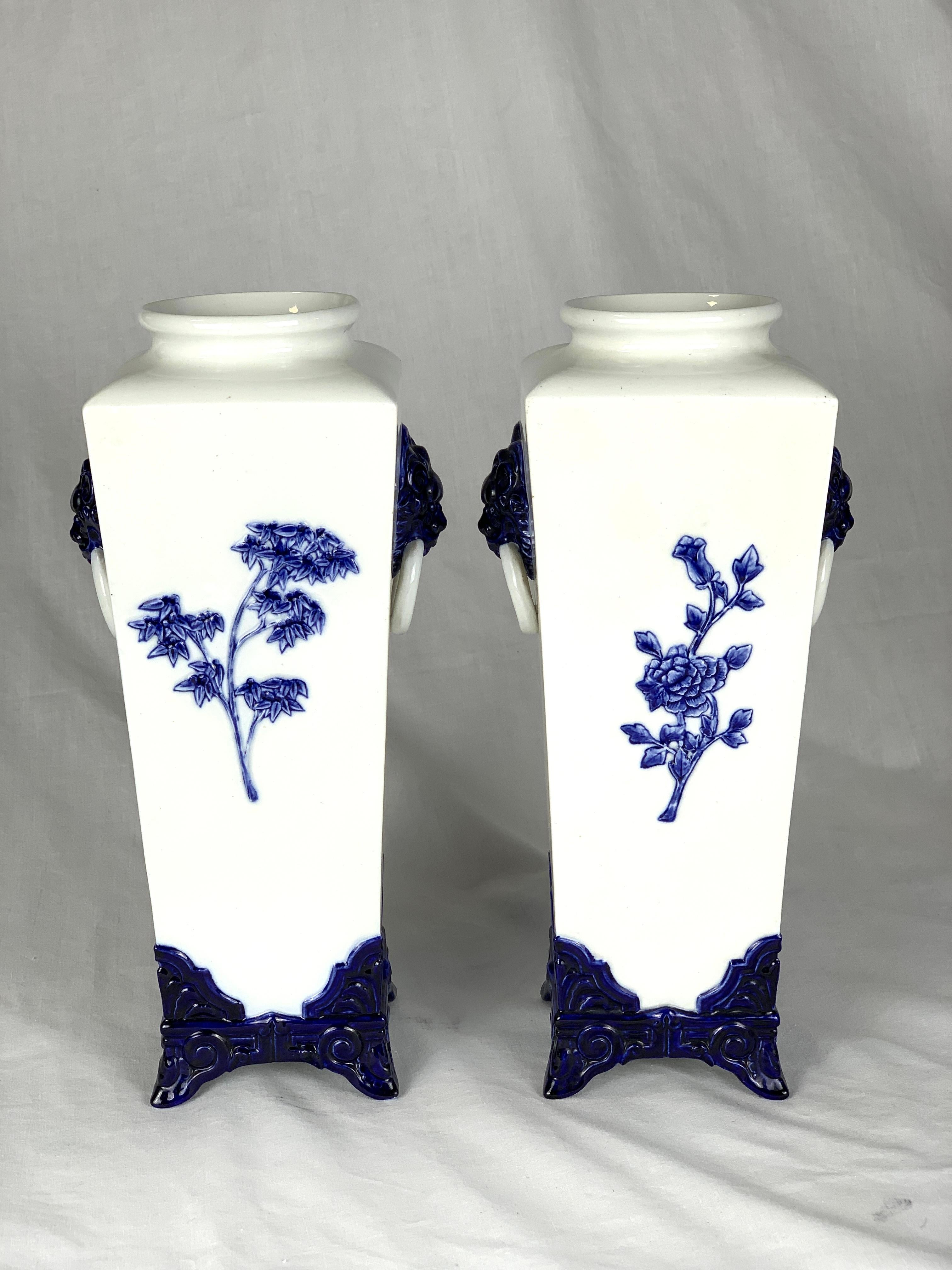 Vasi in porcellana blu e bianca Worcester Inghilterra Periodo Estetico Circa 1870 in vendita 3