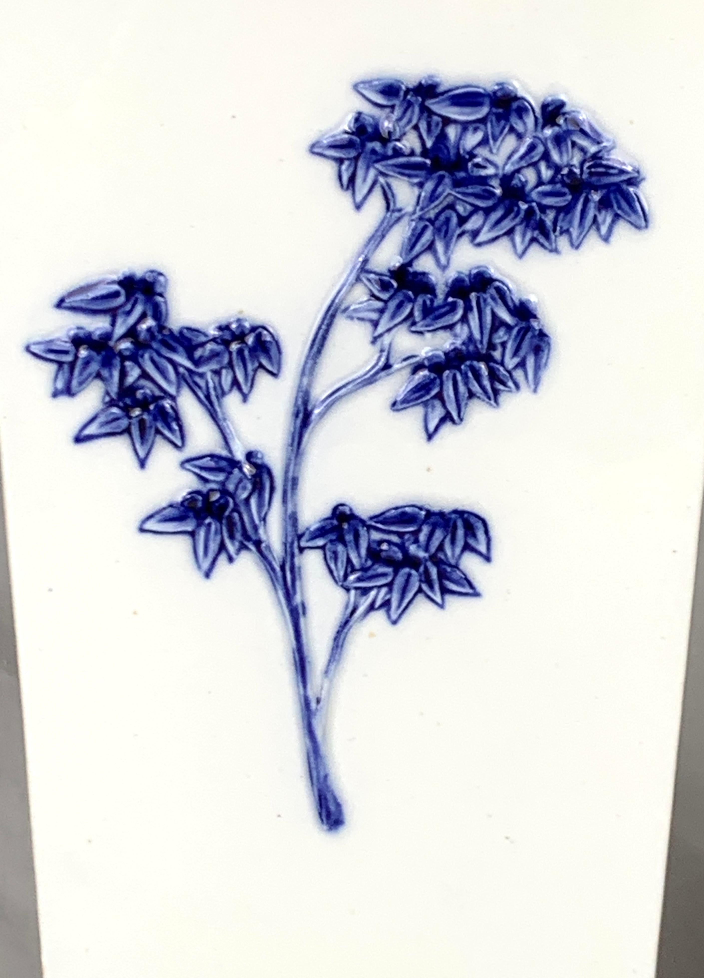 Vasi in porcellana blu e bianca Worcester Inghilterra Periodo Estetico Circa 1870 in vendita 4