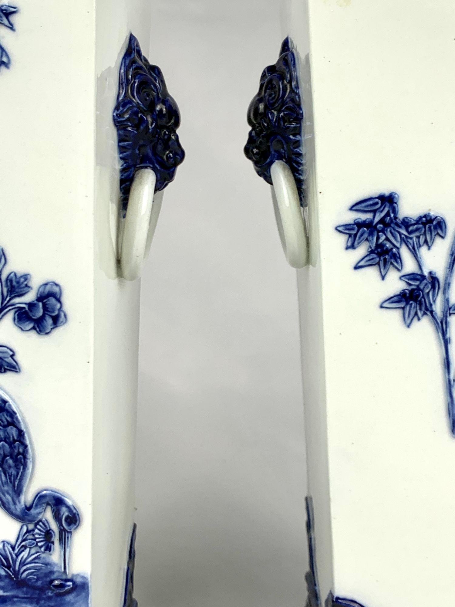XIX secolo Vasi in porcellana blu e bianca Worcester Inghilterra Periodo Estetico Circa 1870 in vendita