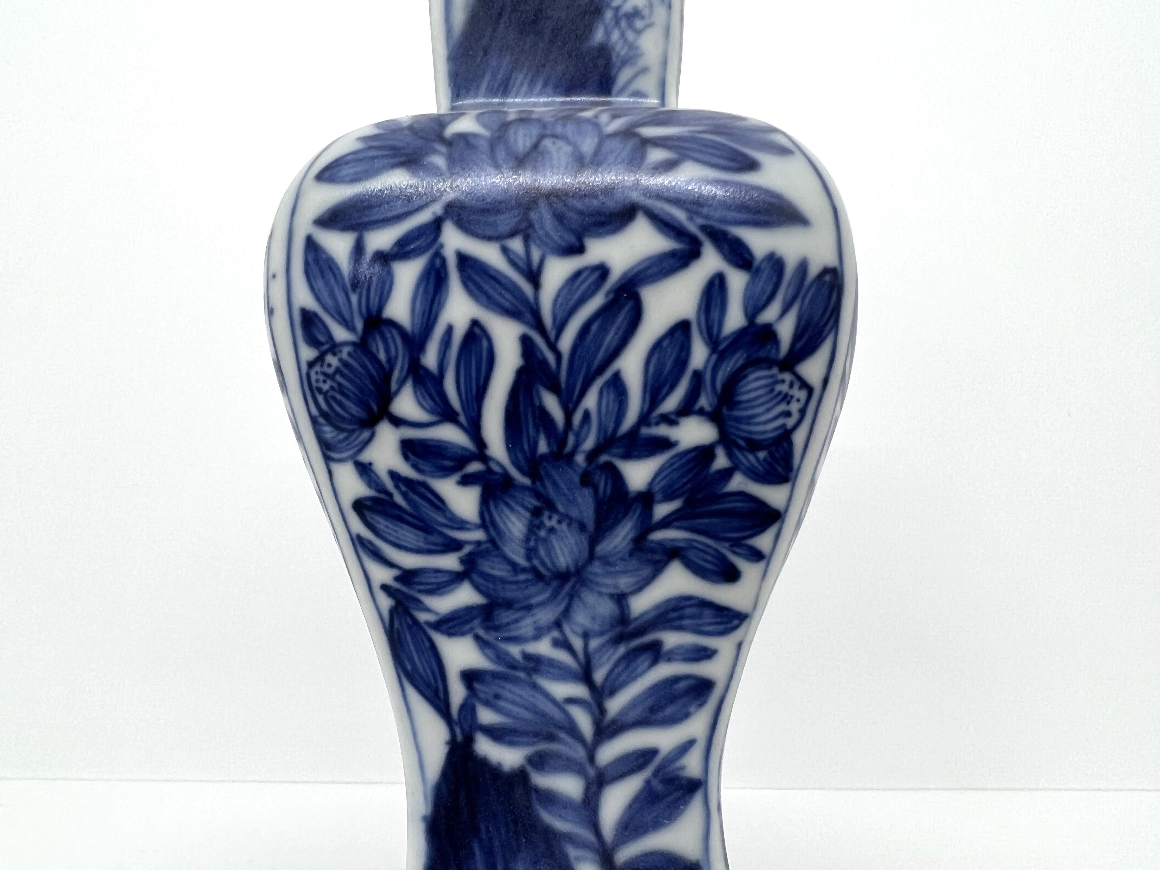 Chinese Blue and white Yanyan Vase, Qing Dynasty, Kangxi Era, Circa 1690