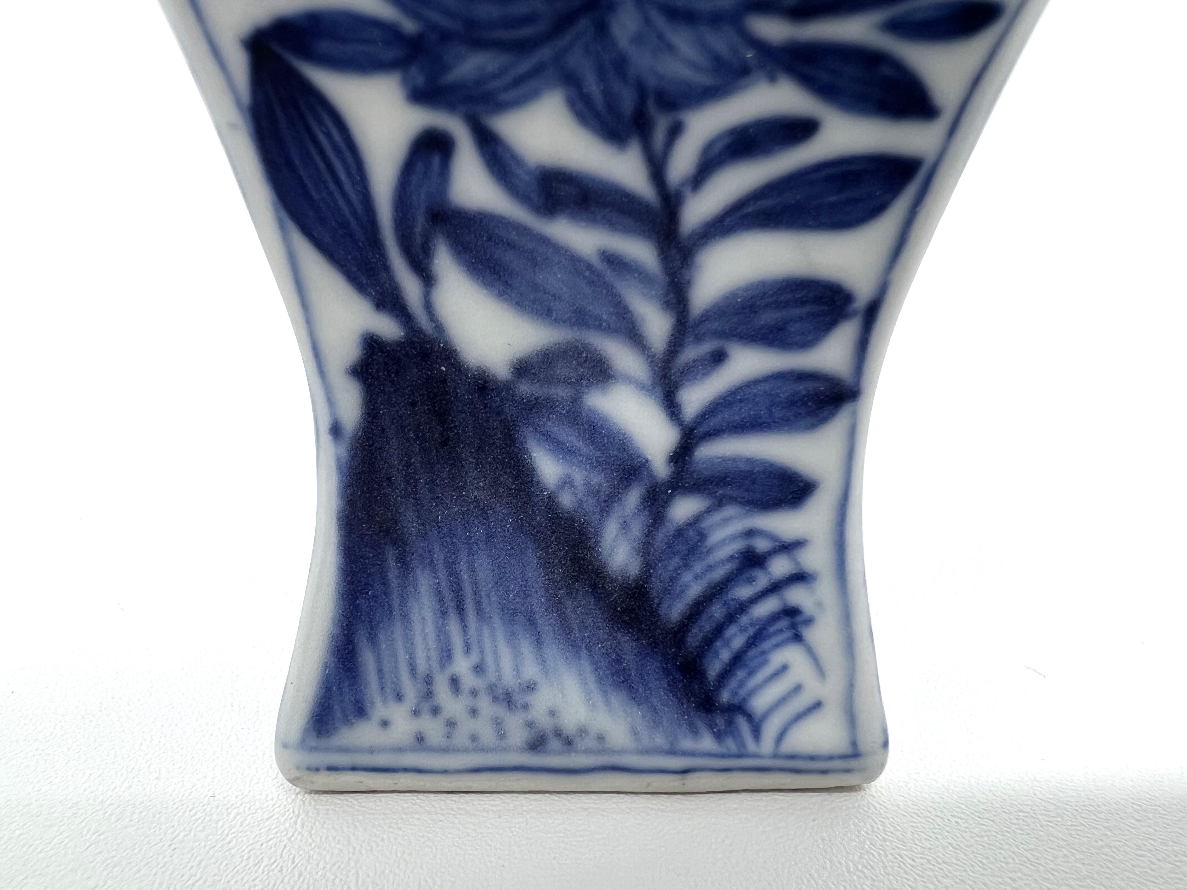 Glazed Blue and white Yanyan Vase, Qing Dynasty, Kangxi Era, Circa 1690