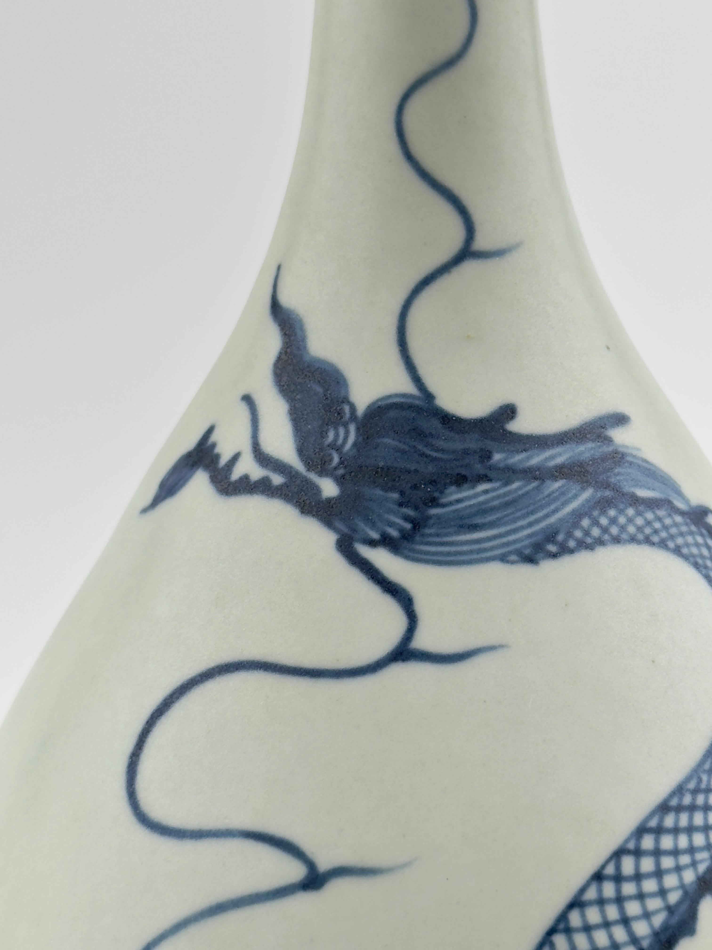 Glazed Blue And White Yuan-style ‘Dragon’ Bottle Vase, Yuhuchunping, Early Qing dynasty For Sale