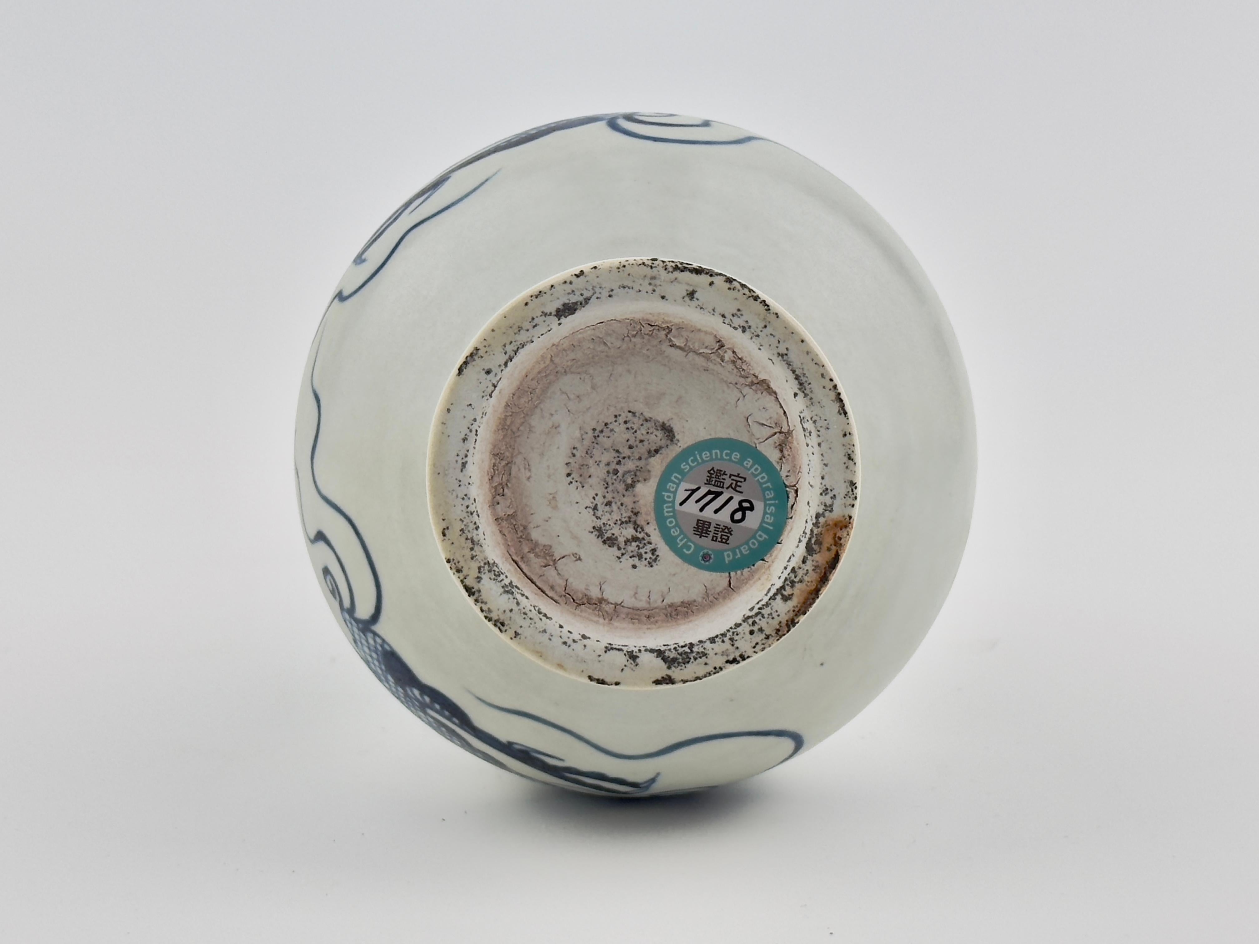 Blue And White Yuan-style ‘Dragon’ Bottle Vase, Yuhuchunping, Early Qing dynasty For Sale 1