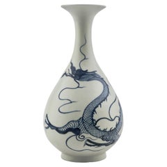 Vaso a bottiglia "Drago" in stile Yuan Yuan, Yuhuchunping, prima dinastia Qing