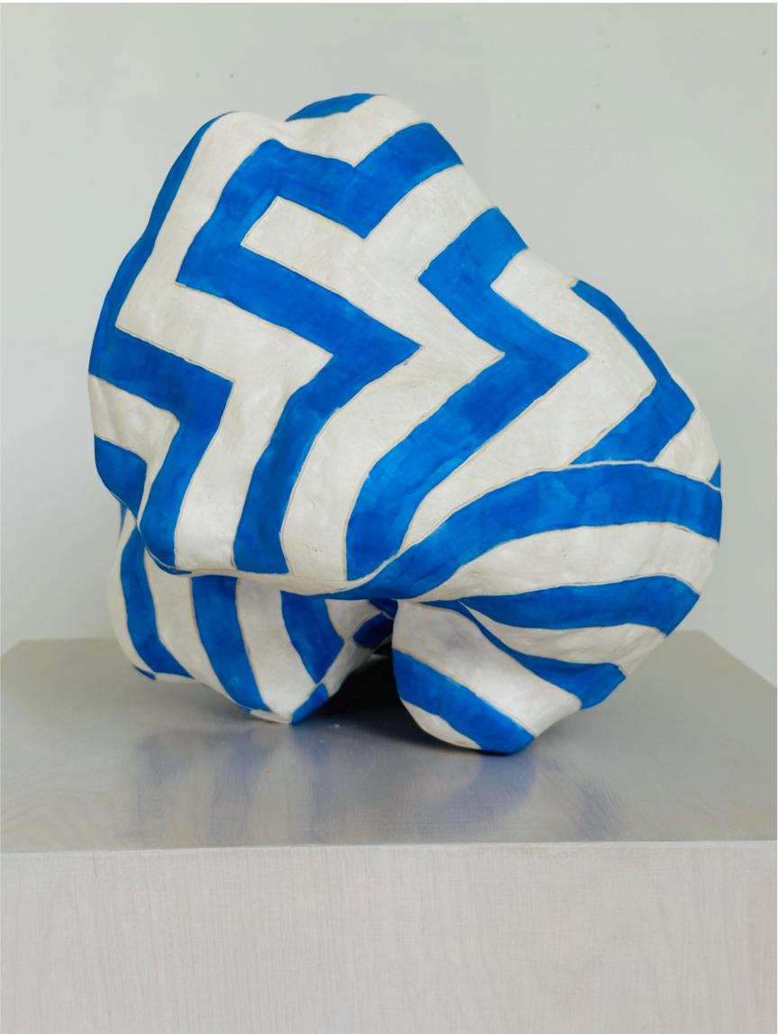 blue and white zigzag table sculpture  In New Condition For Sale In Charlottesville, VA