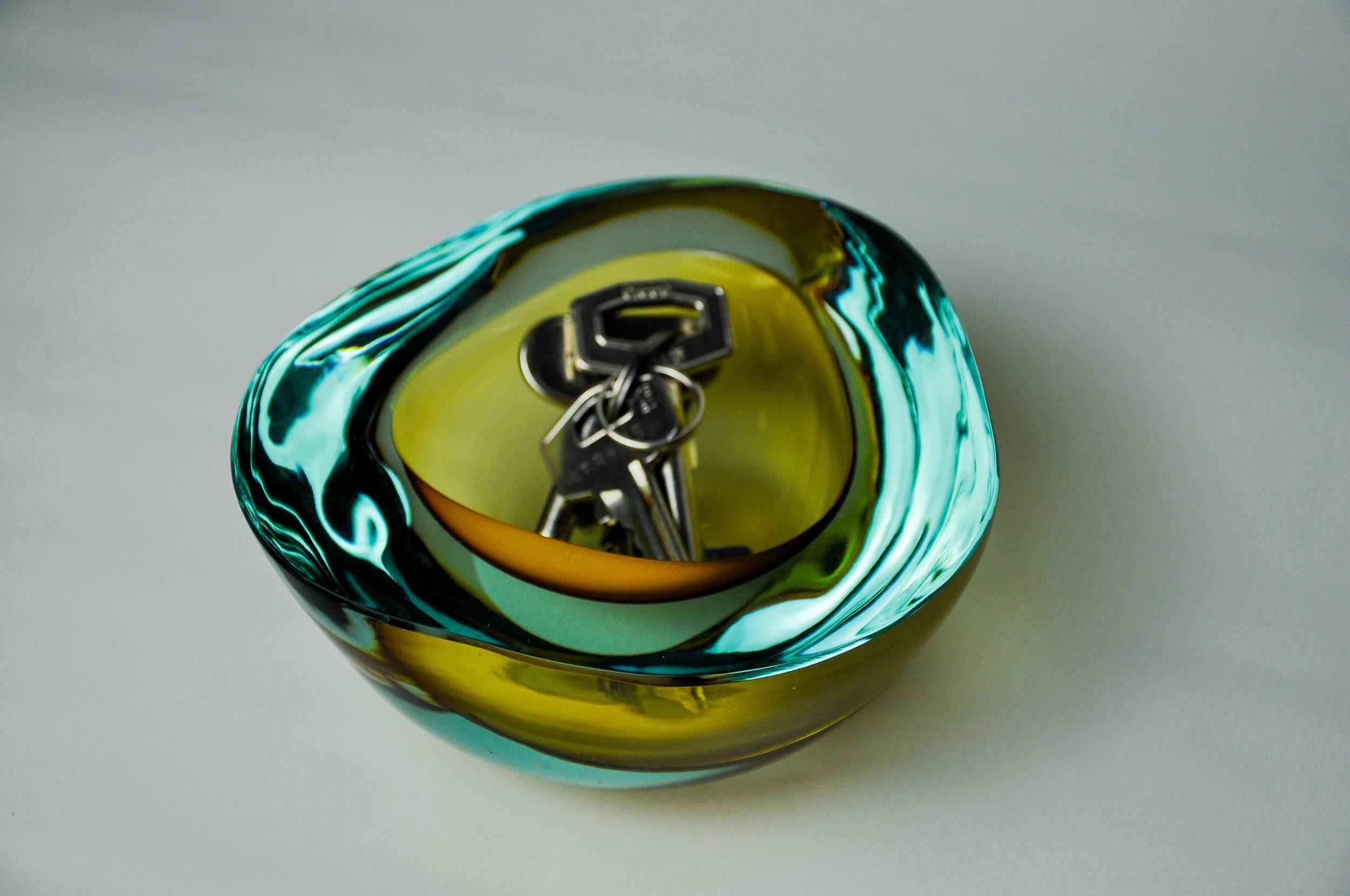 Cenicero sommerso azul y amarillo de seguso, cristal de murano, italia, 1970 en Bueno estado para la venta en BARCELONA, ES