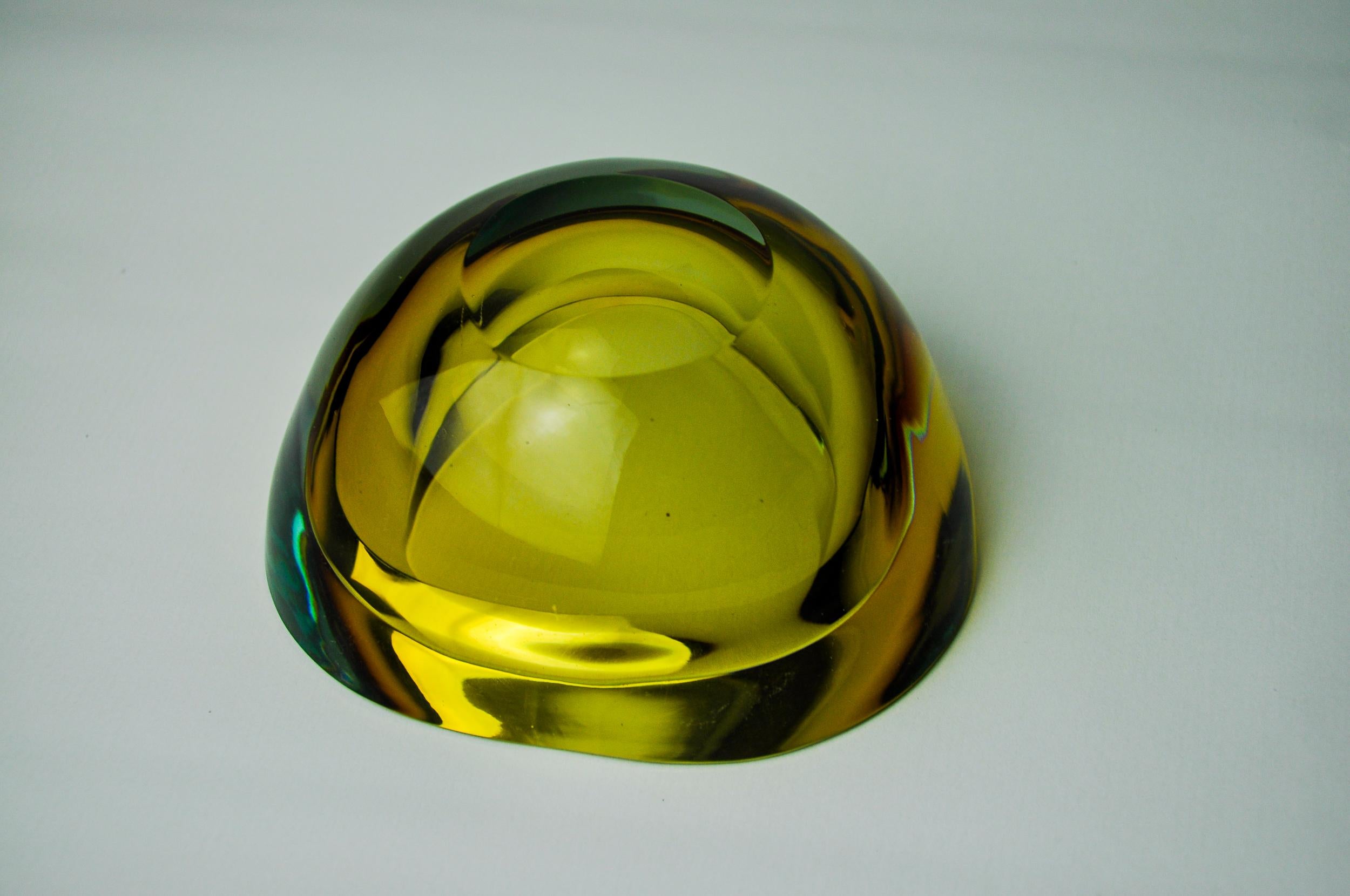 Cenicero sommerso azul y amarillo de seguso, cristal de murano, italia, 1970 finales del siglo XX en venta