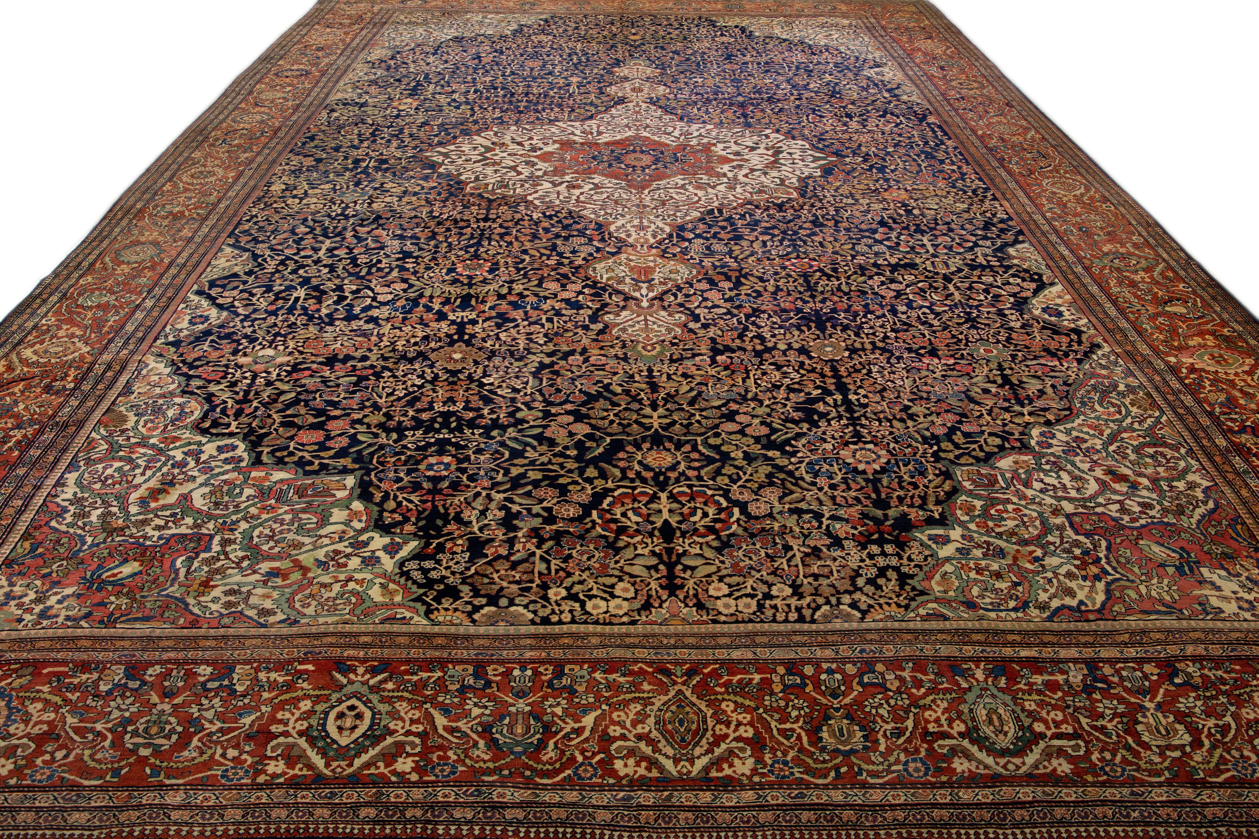 Blauer antiker Farahan Handgefertigter übergroßer persischer Wollteppich in Blau mit Herati-Motiv (Sarouk Farahan) im Angebot