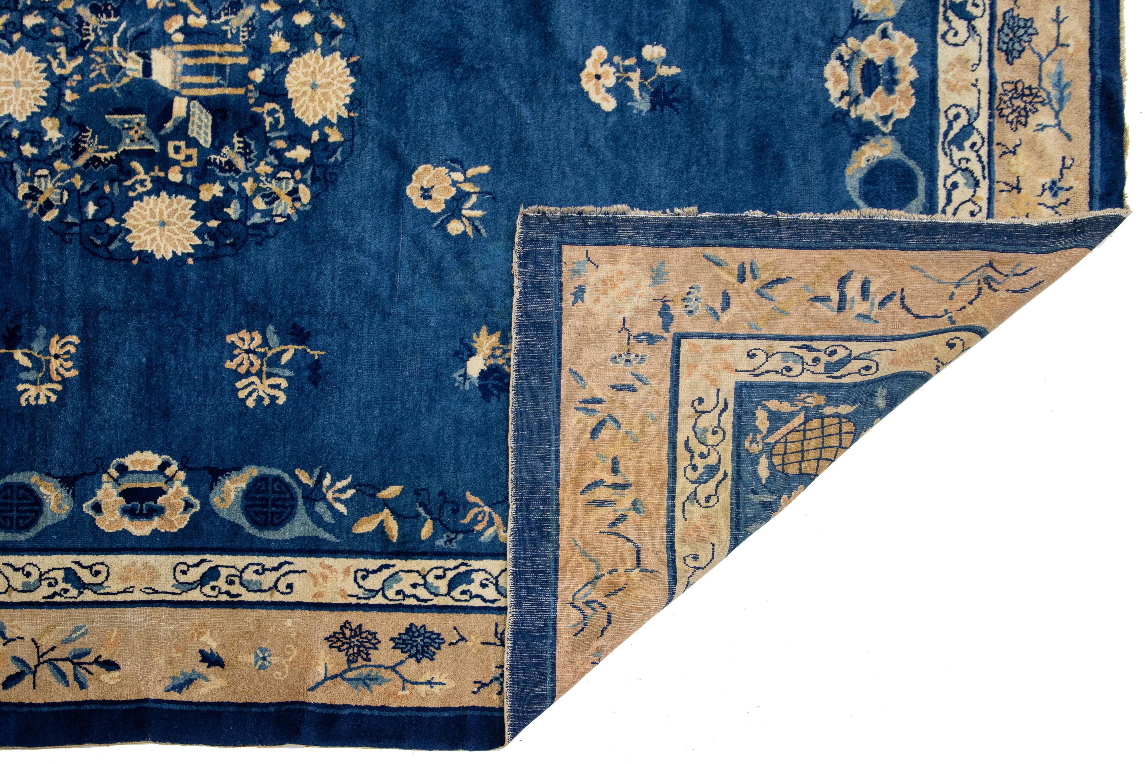 Art déco Tapis ancien en laine à fleurs chinoises de Pékin, fait à la main, de couleur bleue en vente