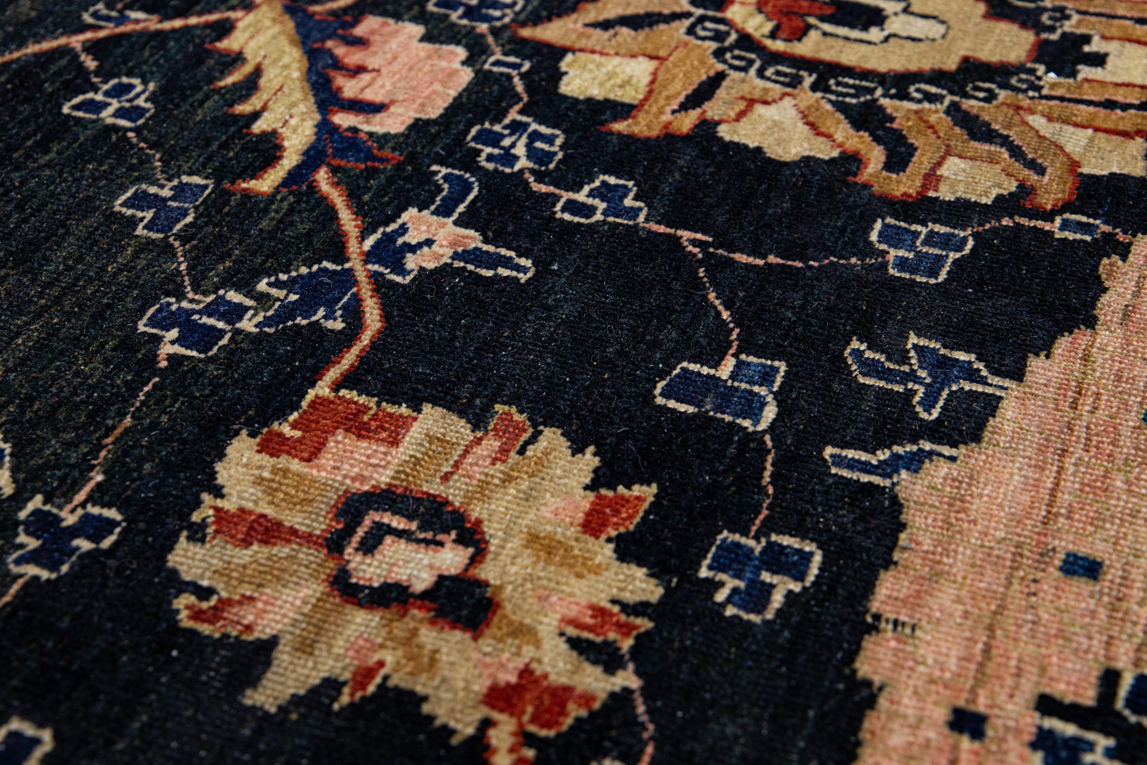 Tapis indien ancien Agra en laine bleu, fabriqué à la main et à motifs floraux en vente 3