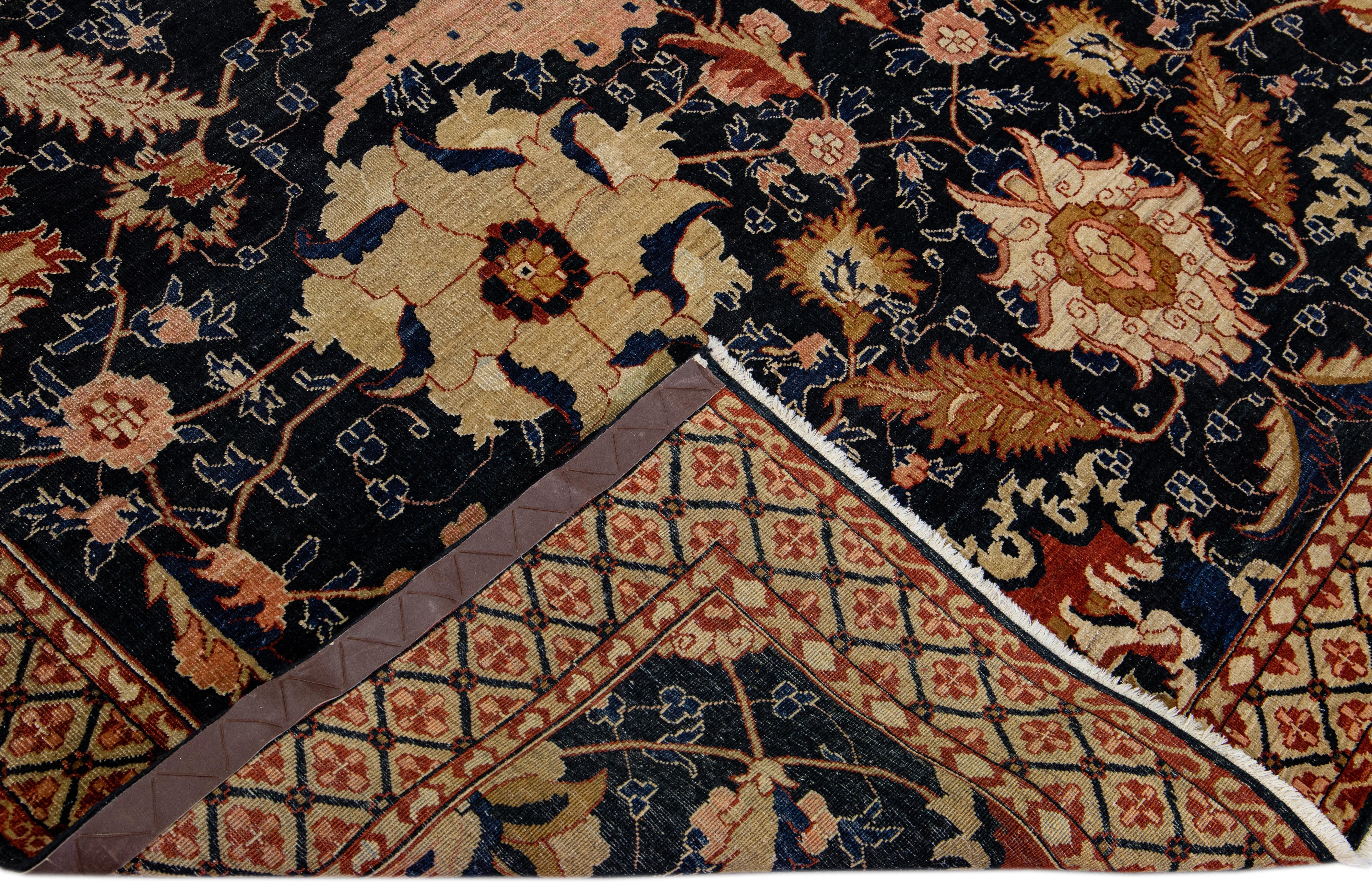 Magnifique tapis antique Agra en laine nouée à la main avec un cadre aux motifs géométriques sur un champ bleu foncé. Ce tapis indien présente des accents de brun, de pêche et de rouille dans toute la pièce.

Ce tapis mesure : 7' x 10'.