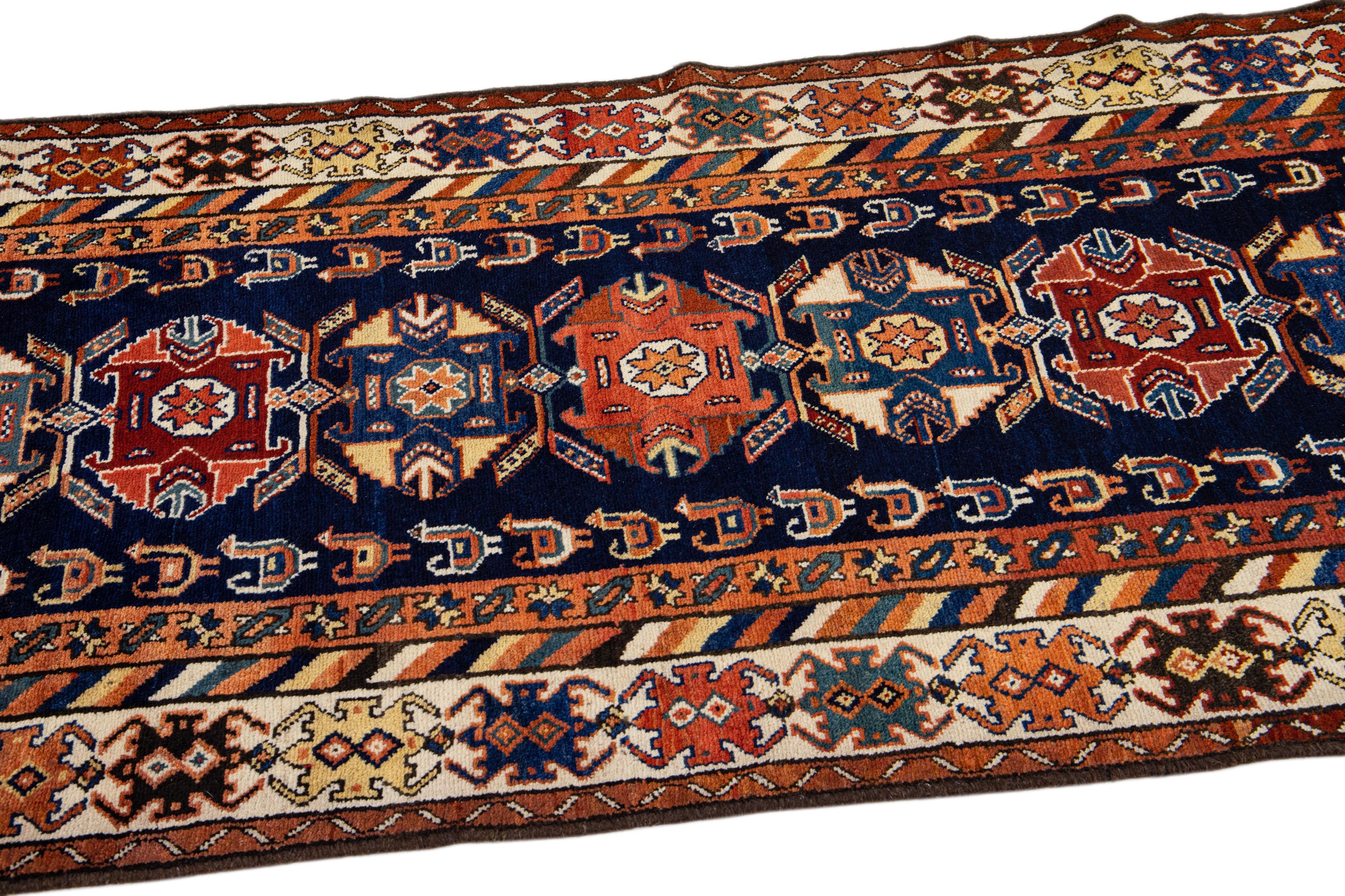 Blauer antiker Malayer Handgefertigter Woll-Läufer im Stammes-Design im Angebot 1