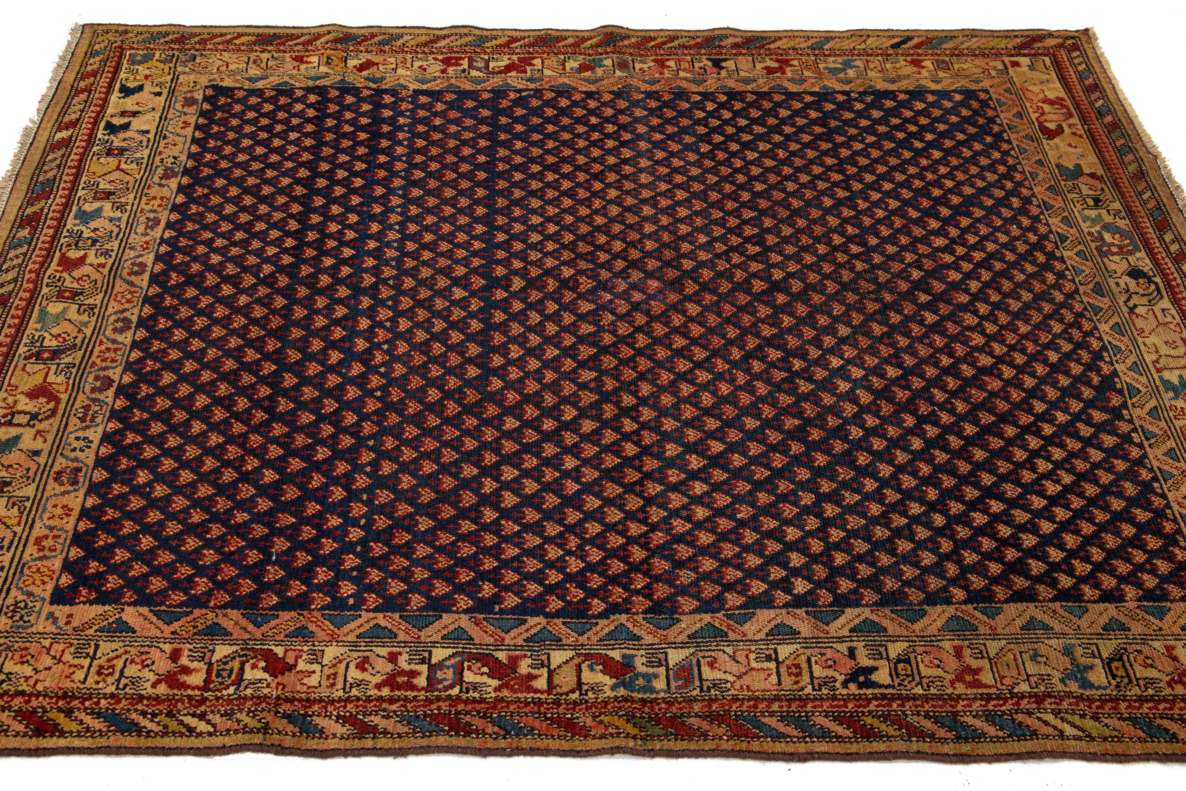 Tapis persan Malayer ancien bleu avec motif sur toute sa surface Bon état - En vente à Norwalk, CT