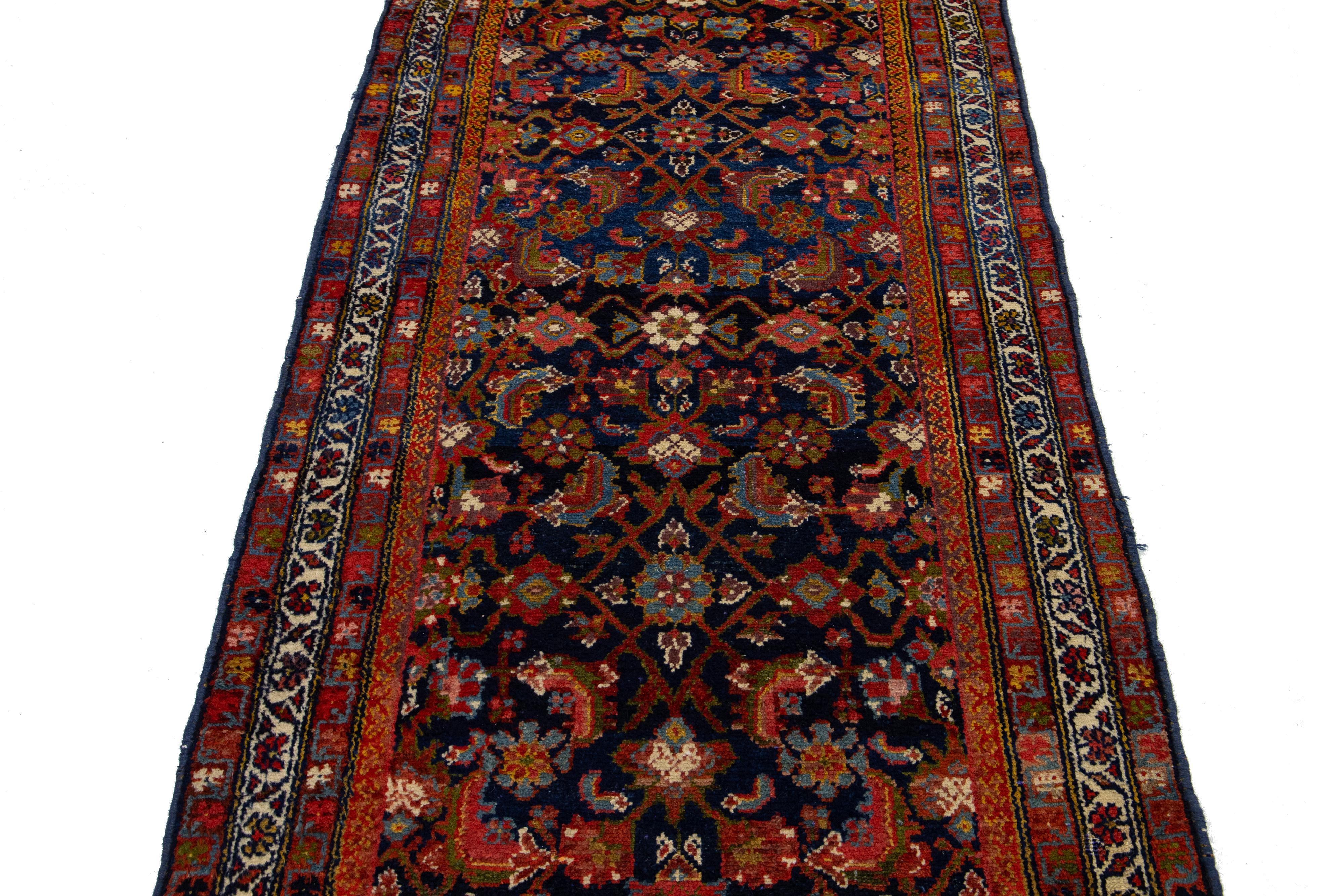Laine Tapis de couloir Malayer bleu ancien avec motif floral sur toute la surface en vente