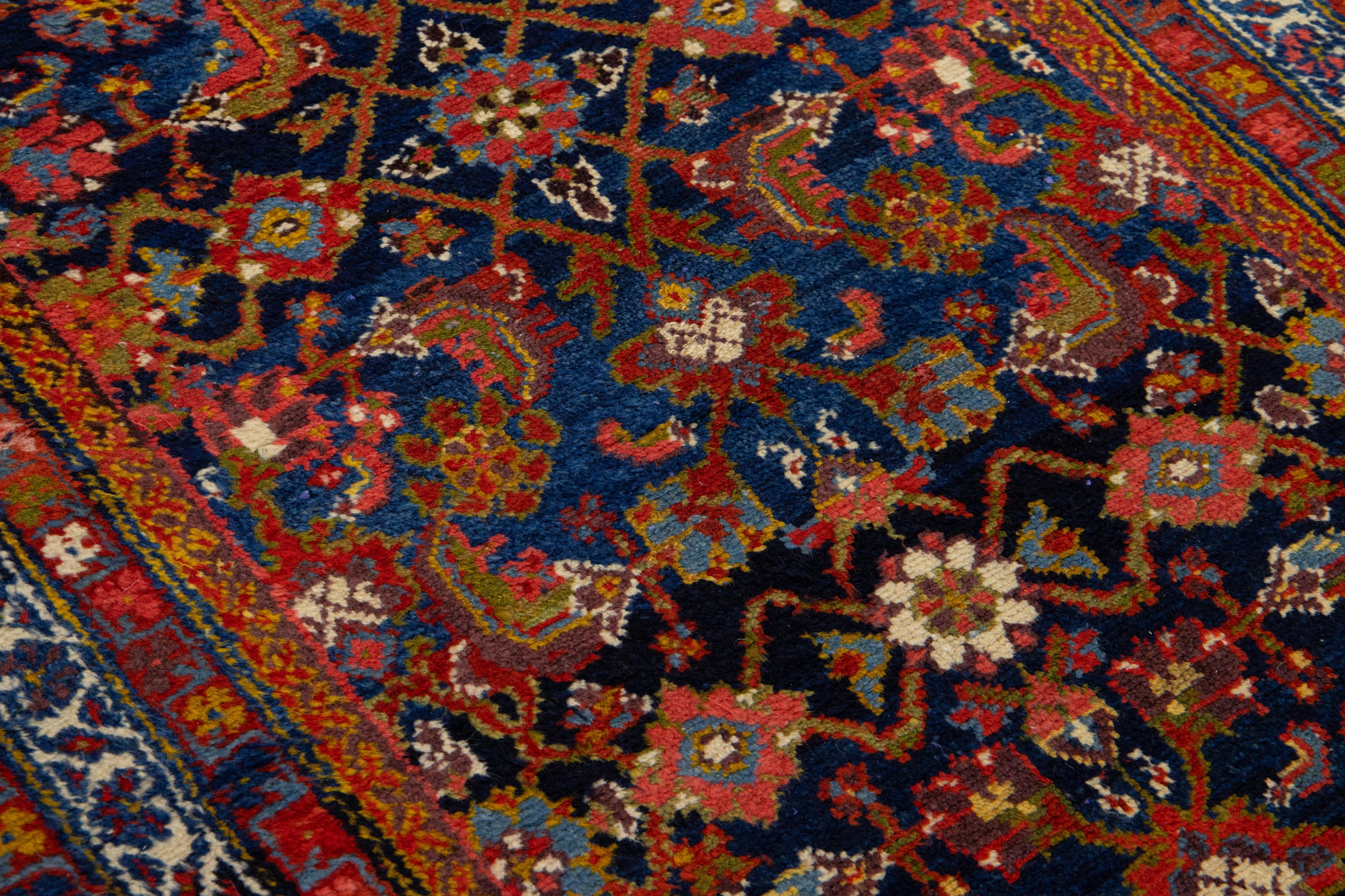 Tapis de couloir Malayer bleu ancien avec motif floral sur toute la surface en vente 1
