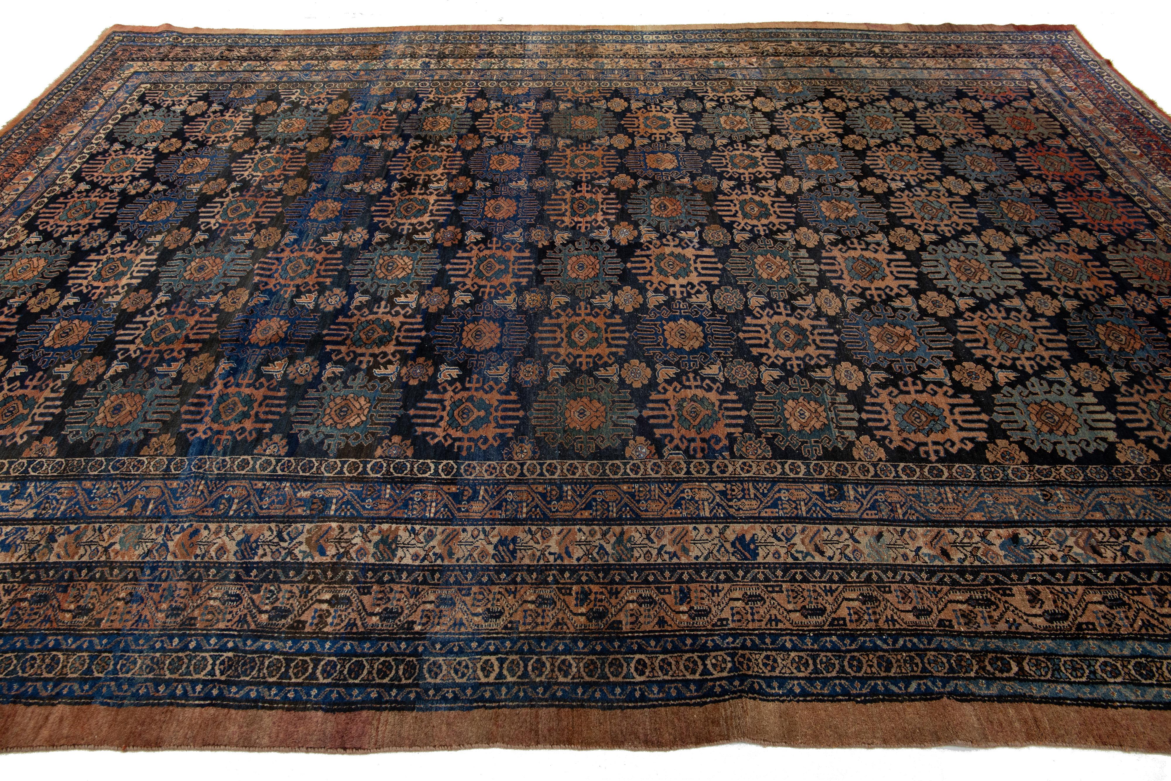 Blauer antiker persischer Hamadan-Wollteppich Handcrafted in the 1900s im Zustand „Gut“ im Angebot in Norwalk, CT