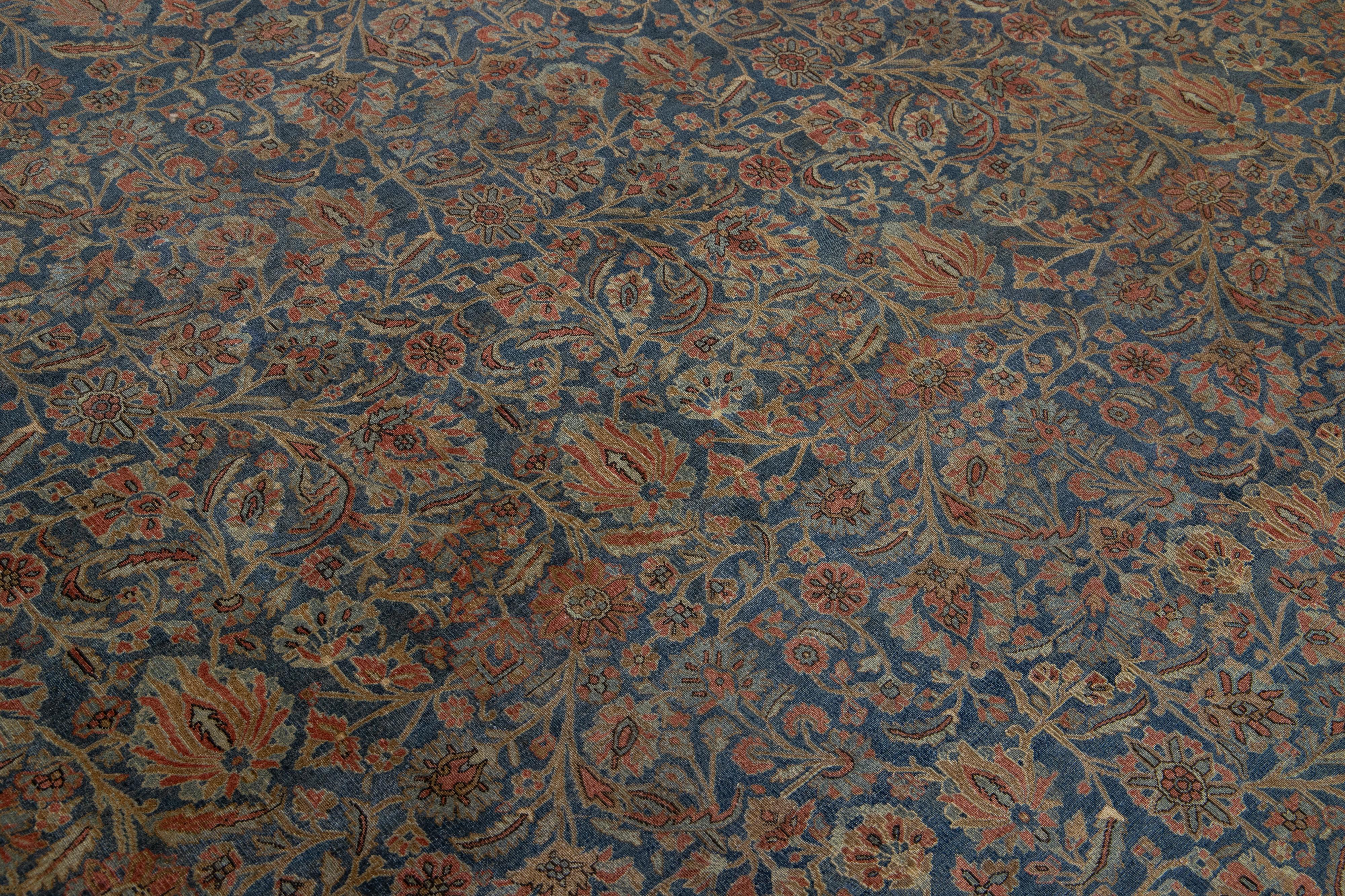 Tapis persan ancien en laine de Kashan bleu, fabriqué à la main avec un motif floral en vente 2