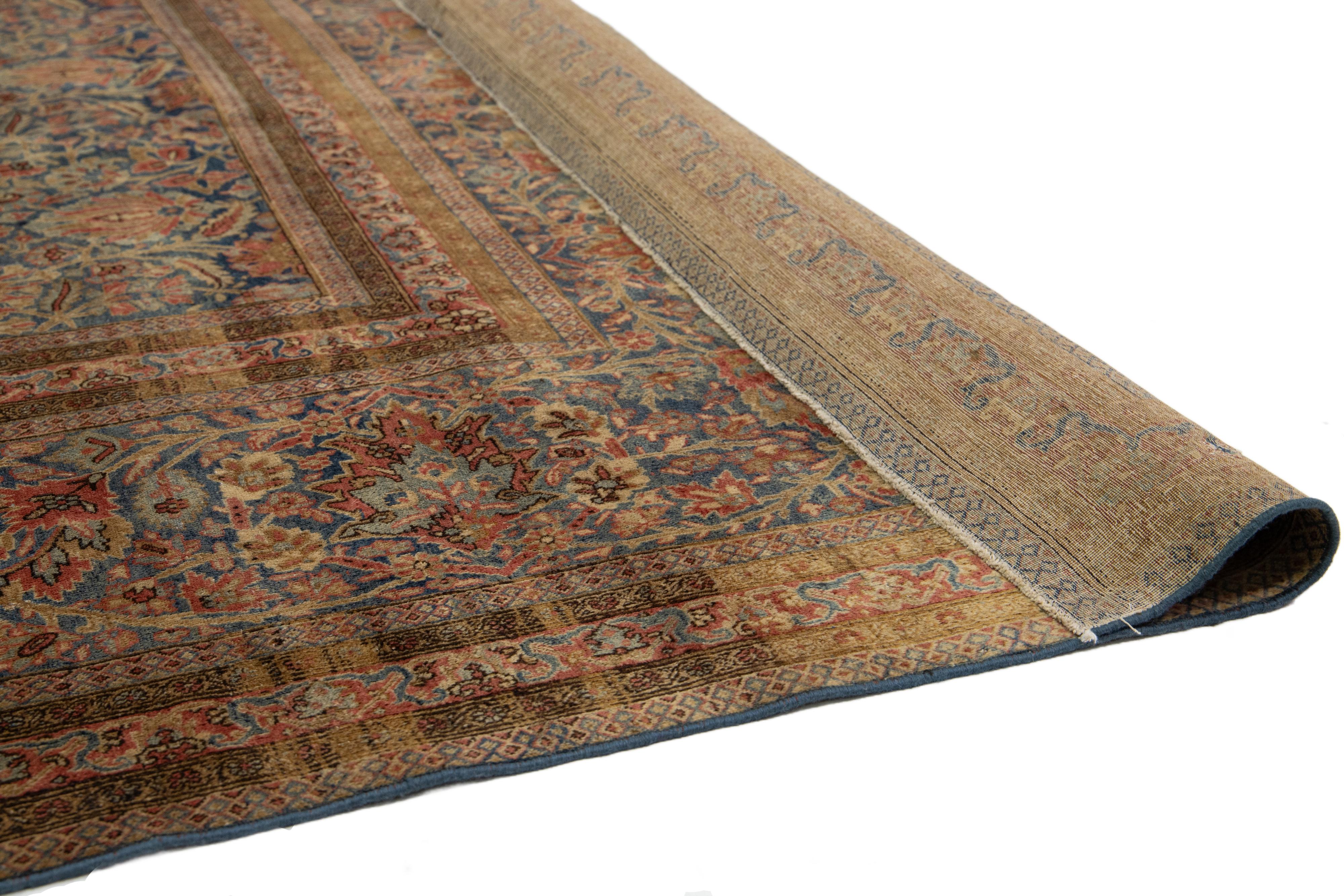 Perse Tapis persan ancien en laine de Kashan bleu, fabriqué à la main avec un motif floral en vente