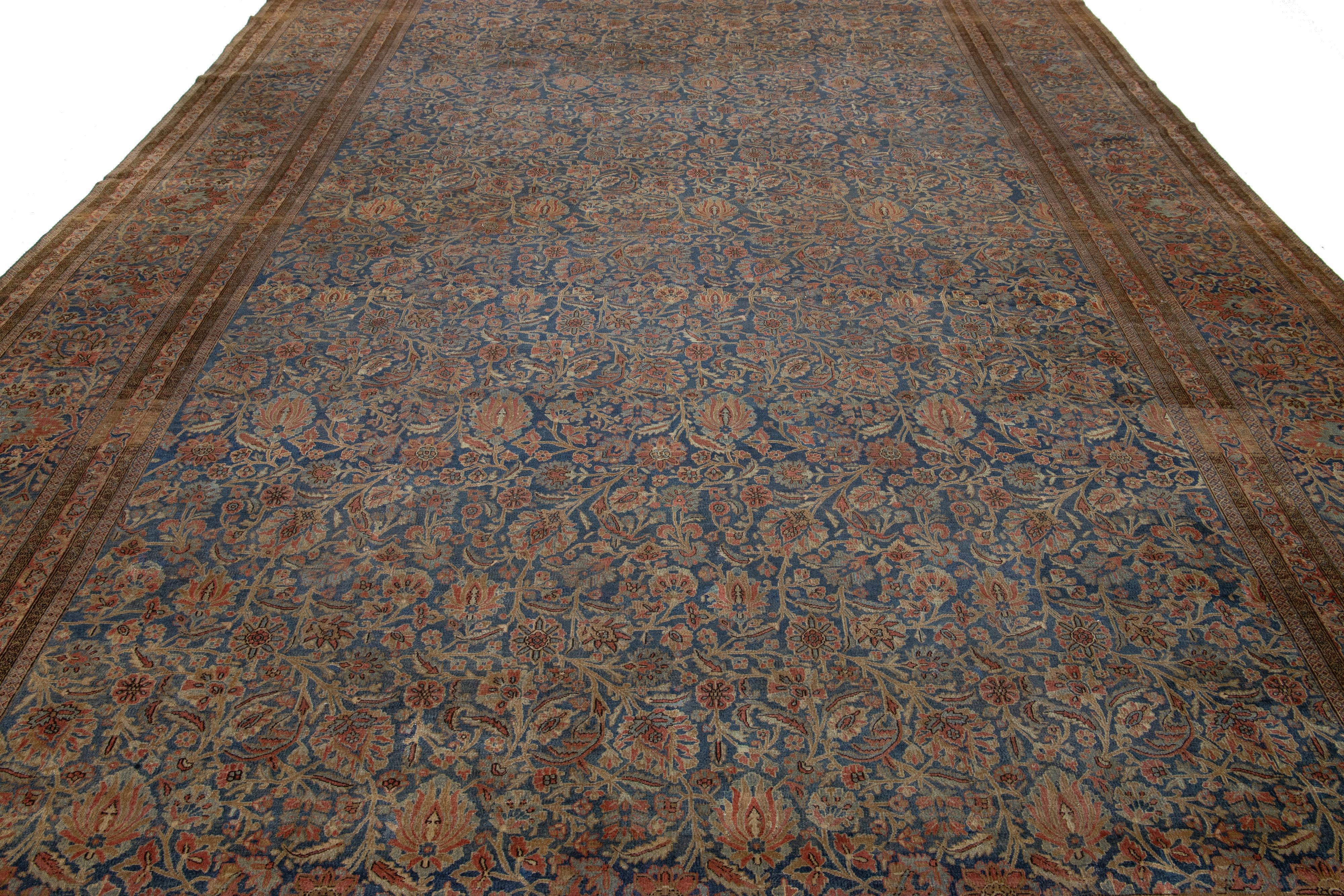 Tapis persan ancien en laine de Kashan bleu, fabriqué à la main avec un motif floral en vente 1