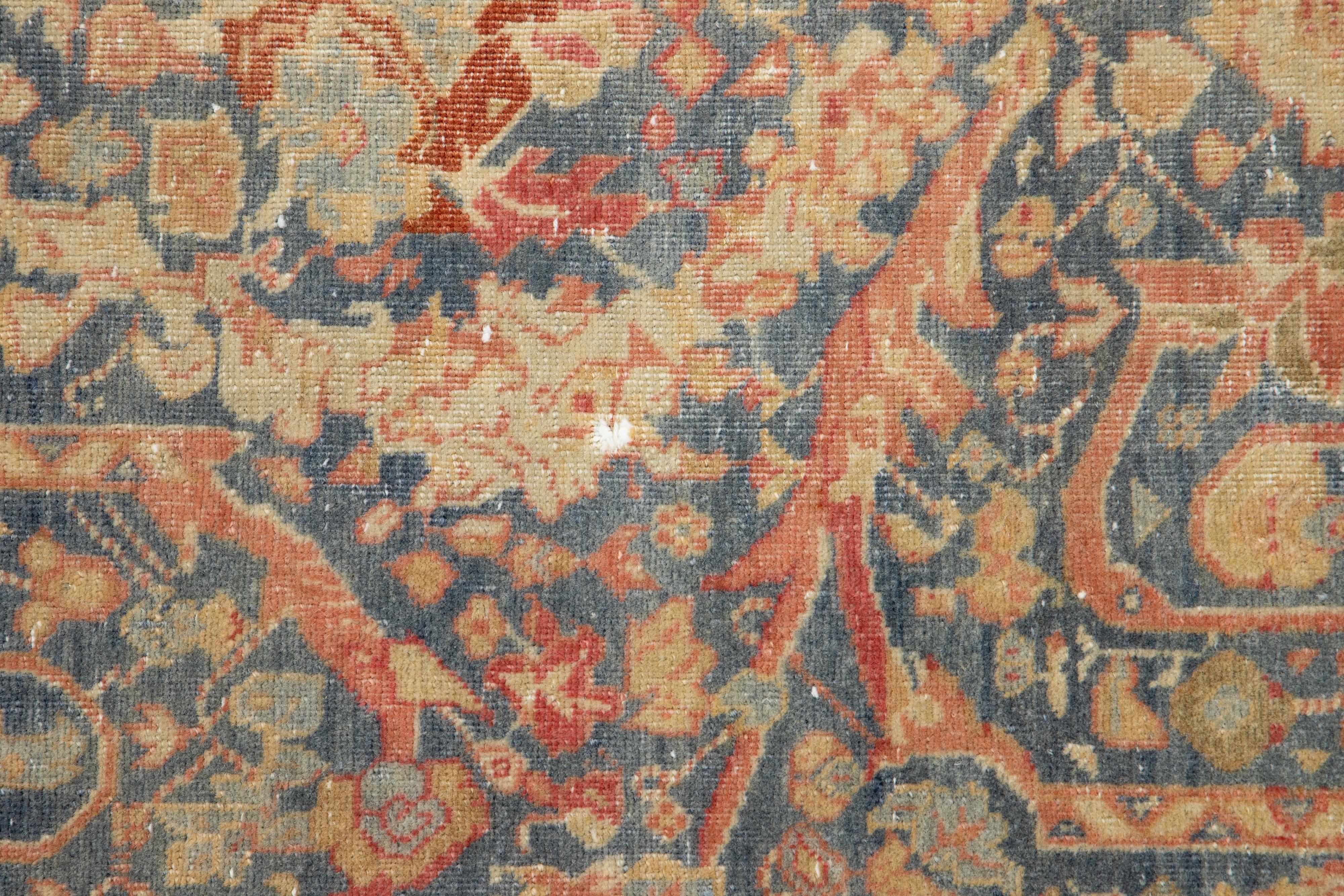 Tapis persan Mahal ancien fait à la main avec motif sur toute la surface en vente 5