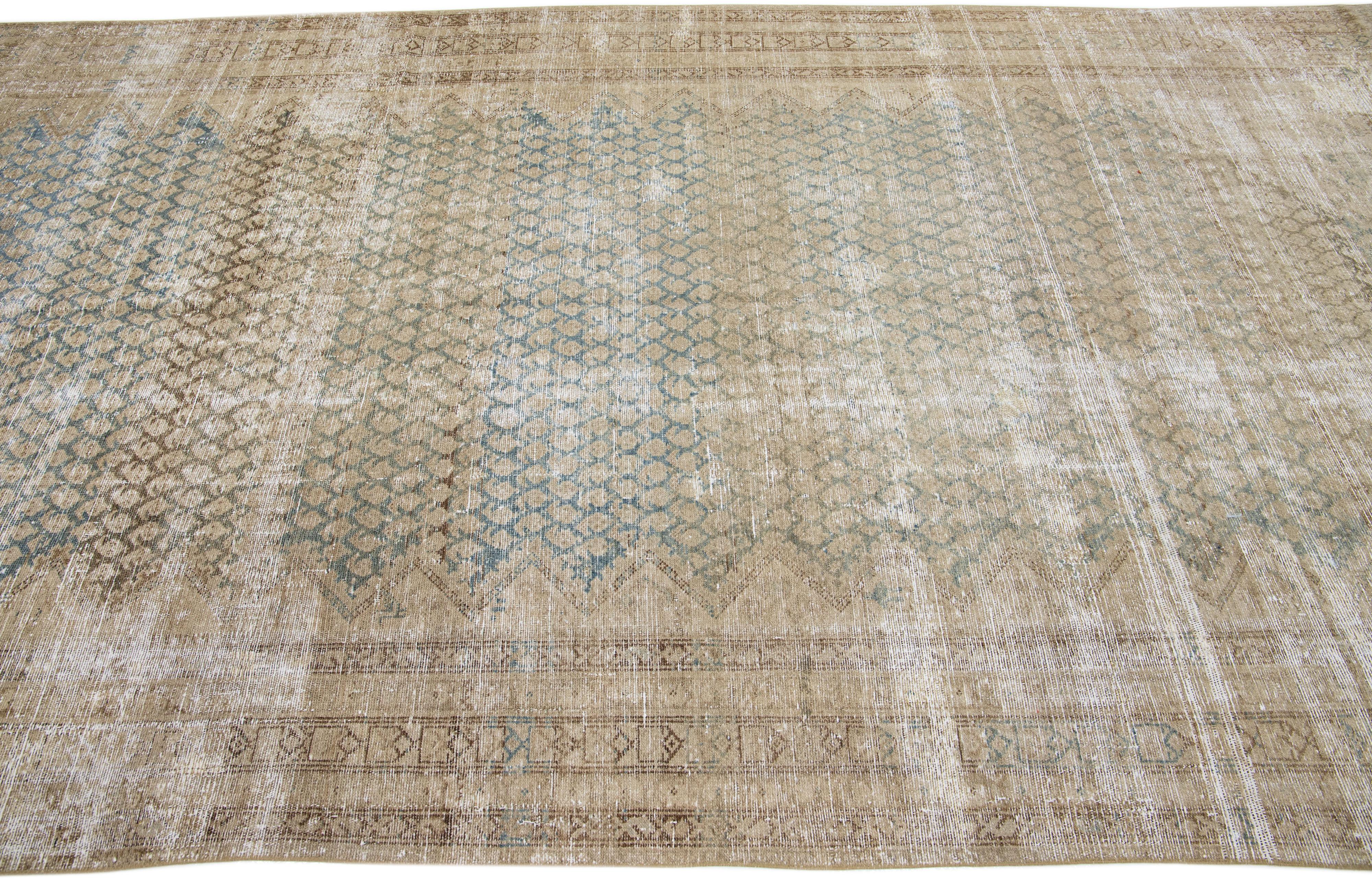 Tapis bleu persan ancien Malayer en laine, fait à la main, à motifs variés. Bon état - En vente à Norwalk, CT