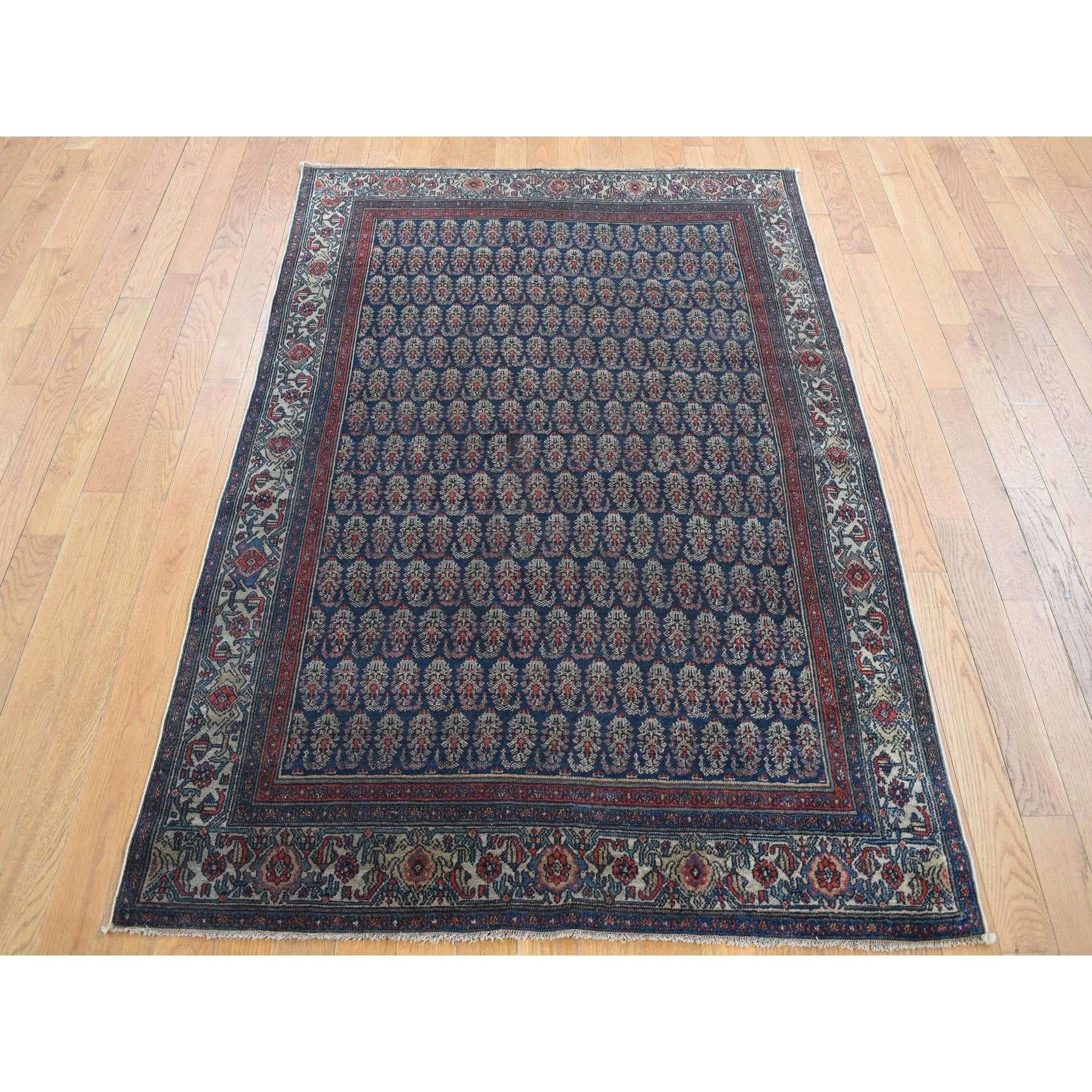 Ce fabuleux tapis noué à la main a été créé et conçu pour une résistance et une durabilité accrues. Ce tapis a été fabriqué à la main pendant des semaines selon la méthode traditionnelle qui est utilisée pour faire des
Taille exacte du tapis en