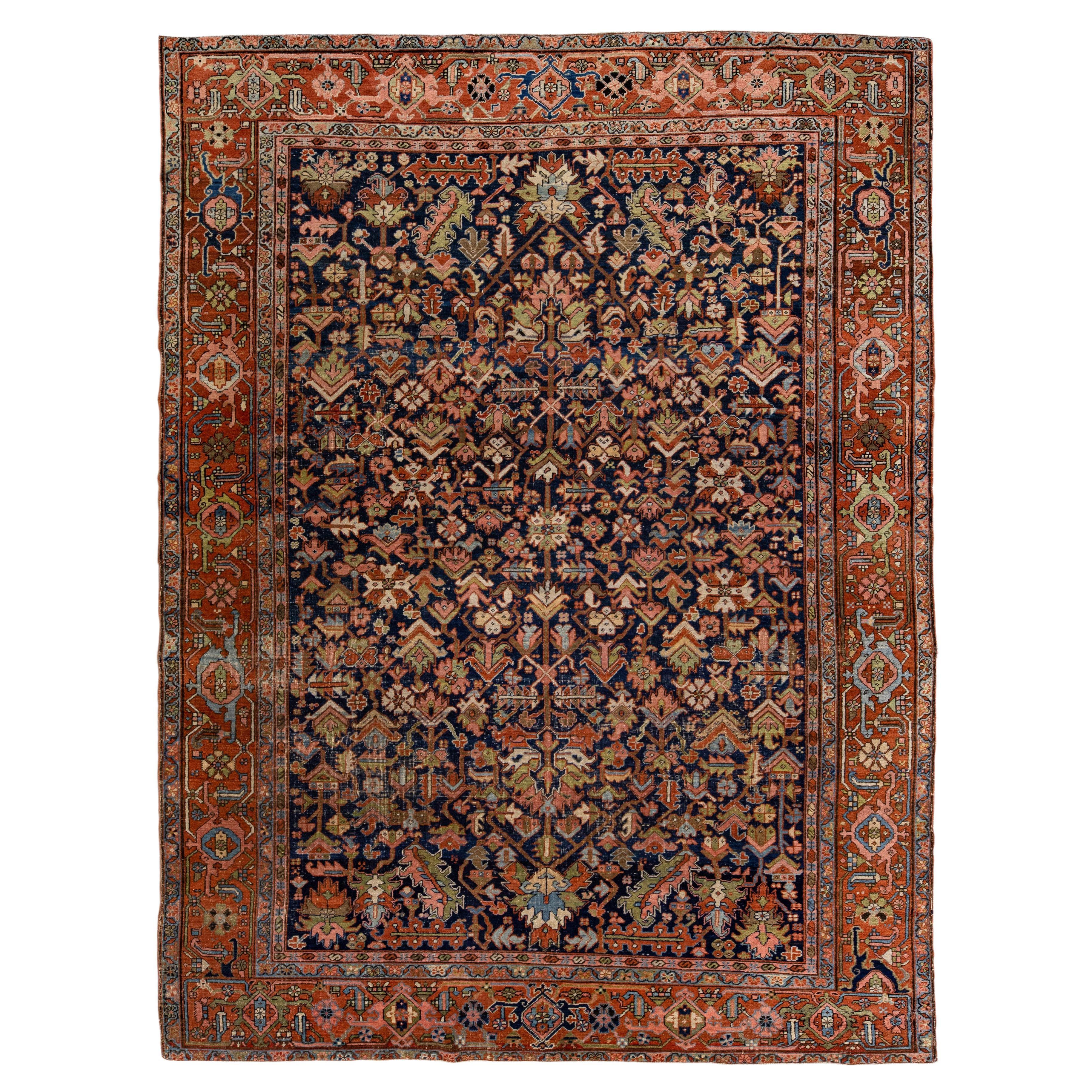Tapis persan antique Serapi bleu en laine fait à la main avec motif floral sur toute sa surface