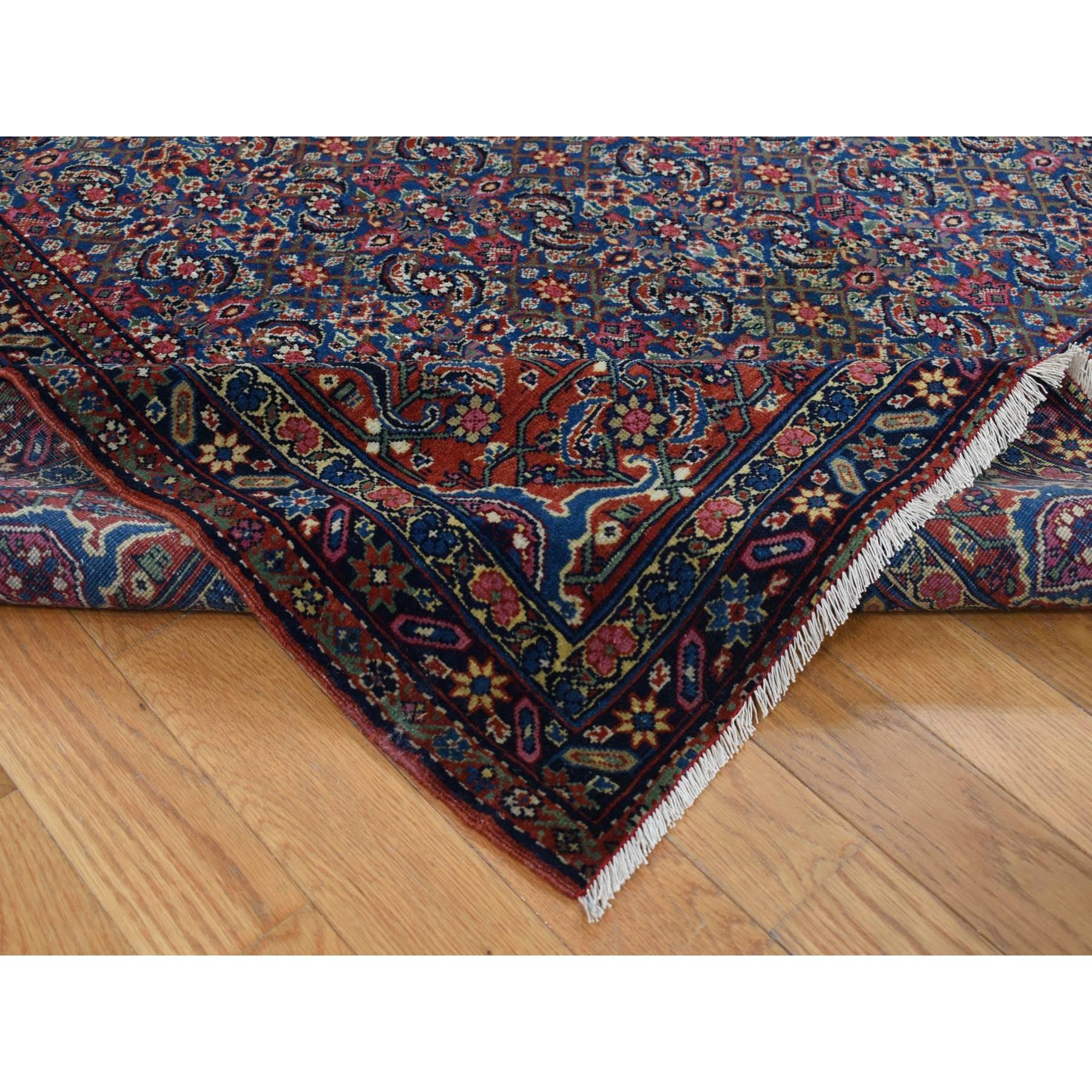 Blauer antiker persischer Täbris-Teppich Mahi Herat mit Fischmuster aus handgeknüpfter Wolle im Zustand „Gut“ im Angebot in Carlstadt, NJ
