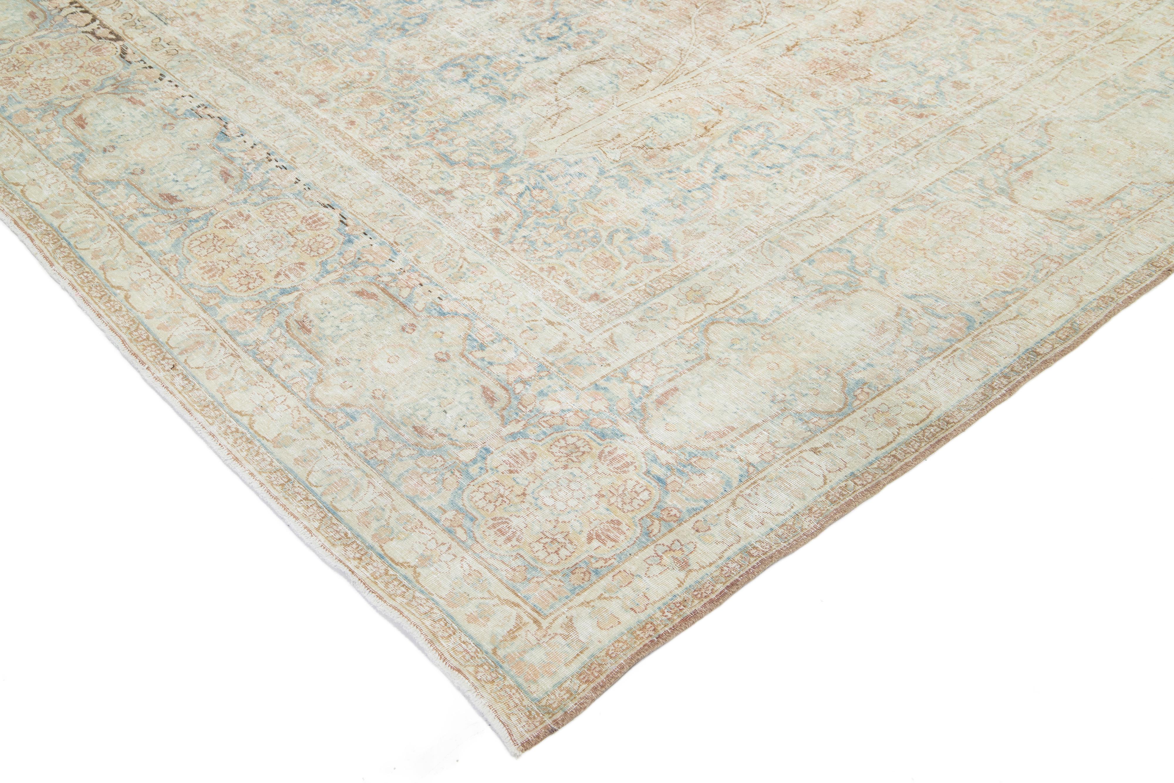 Tapis persan ancien de Tabriz en laine bleue avec motif sur toute la surface des années 1900 en vente 4