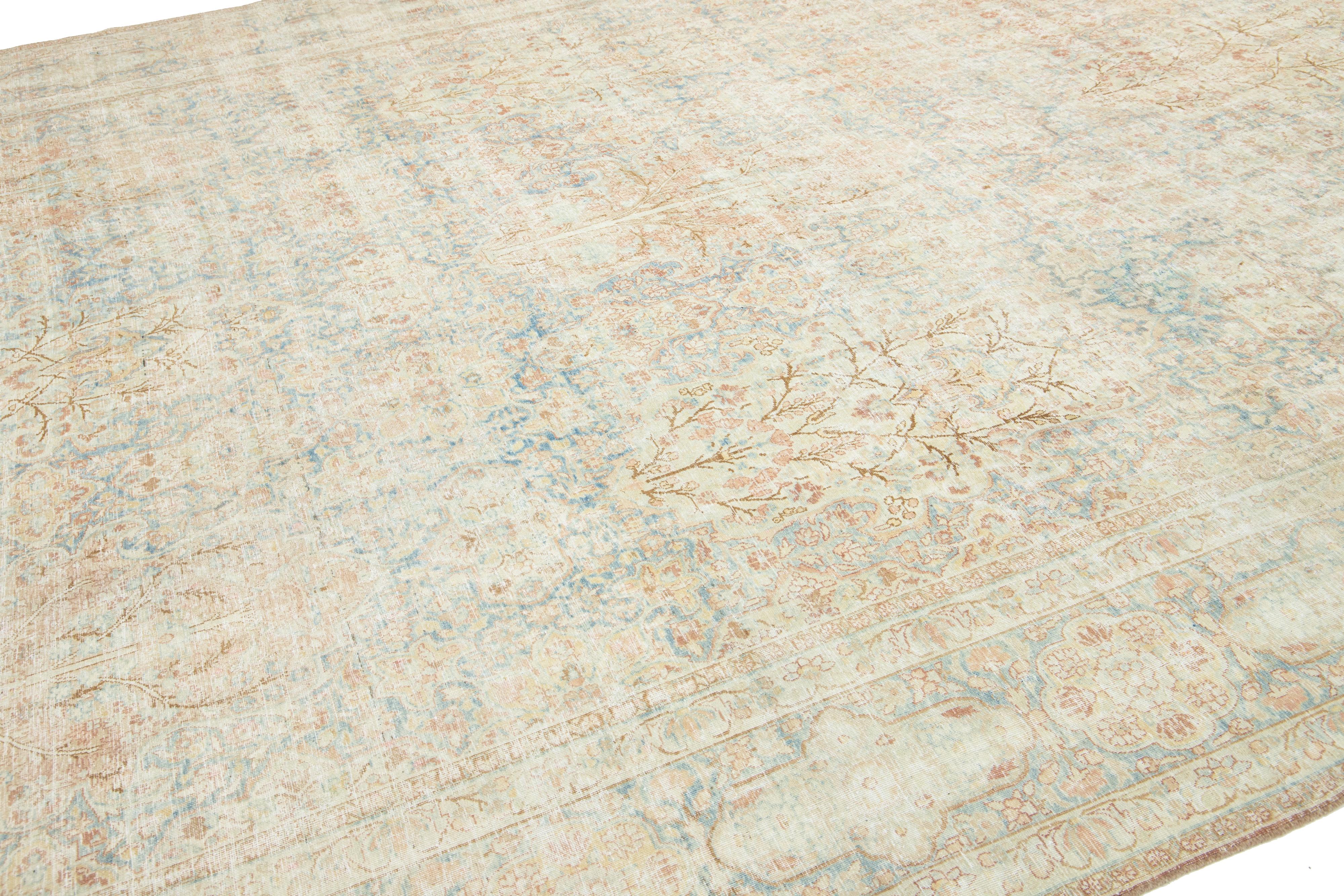 Noué à la main Tapis persan ancien de Tabriz en laine bleue avec motif sur toute la surface des années 1900 en vente