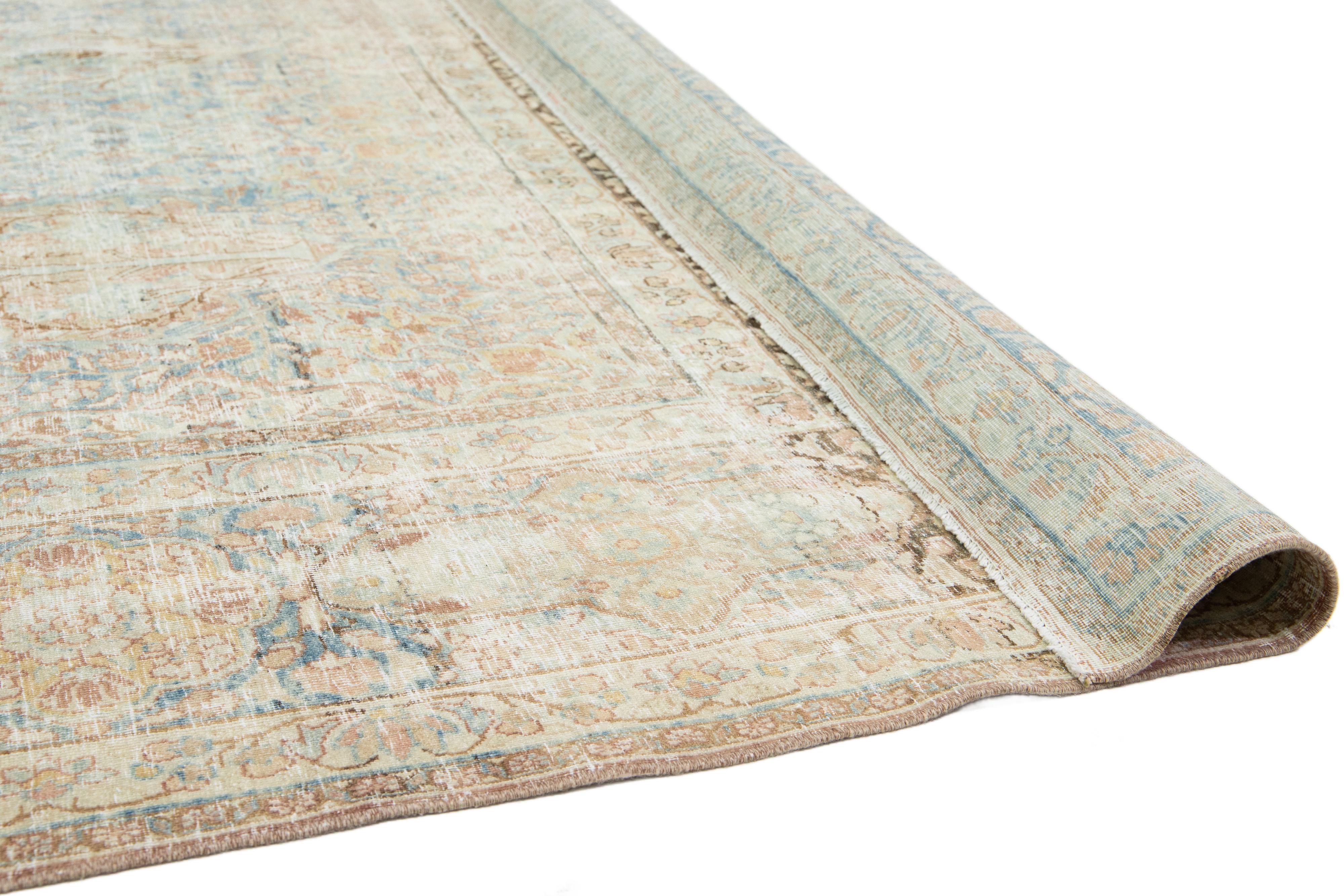 Tapis persan ancien de Tabriz en laine bleue avec motif sur toute la surface des années 1900 Bon état - En vente à Norwalk, CT