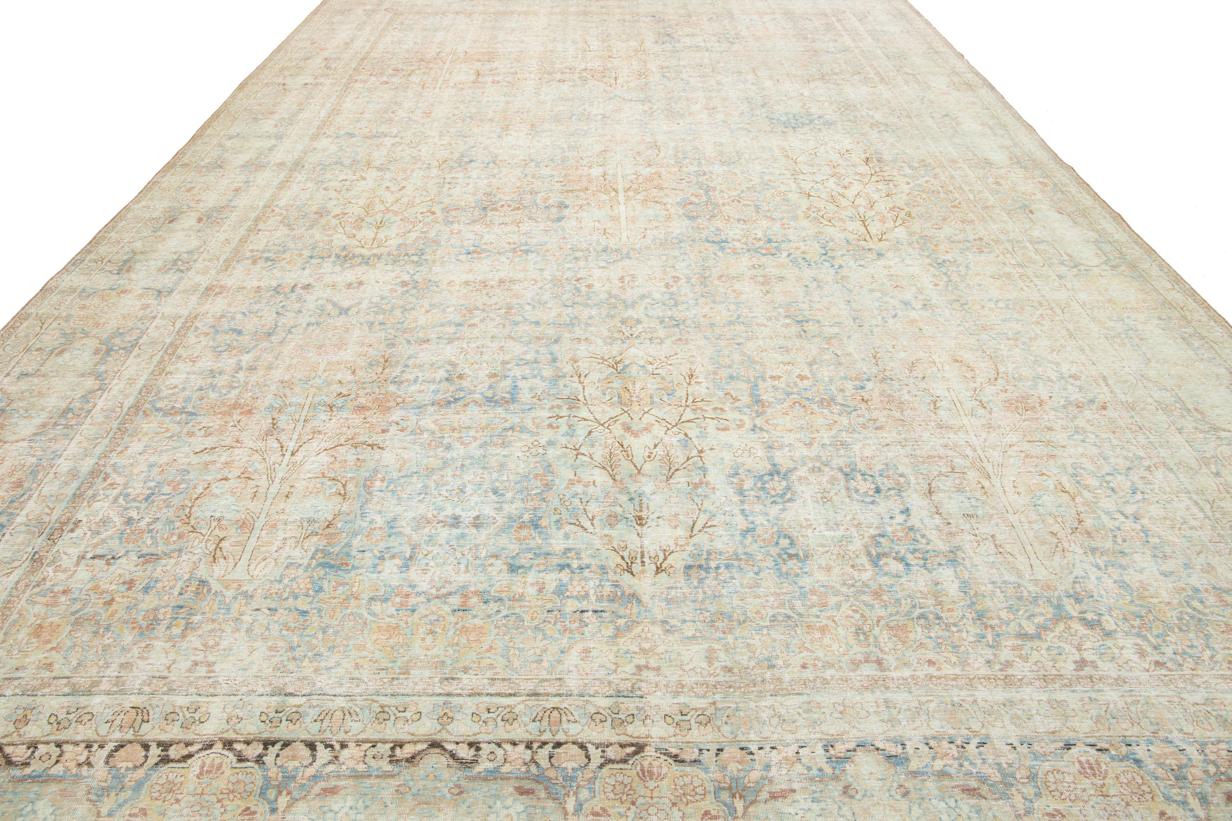 Tapis persan ancien de Tabriz en laine bleue avec motif sur toute la surface des années 1900 en vente 2
