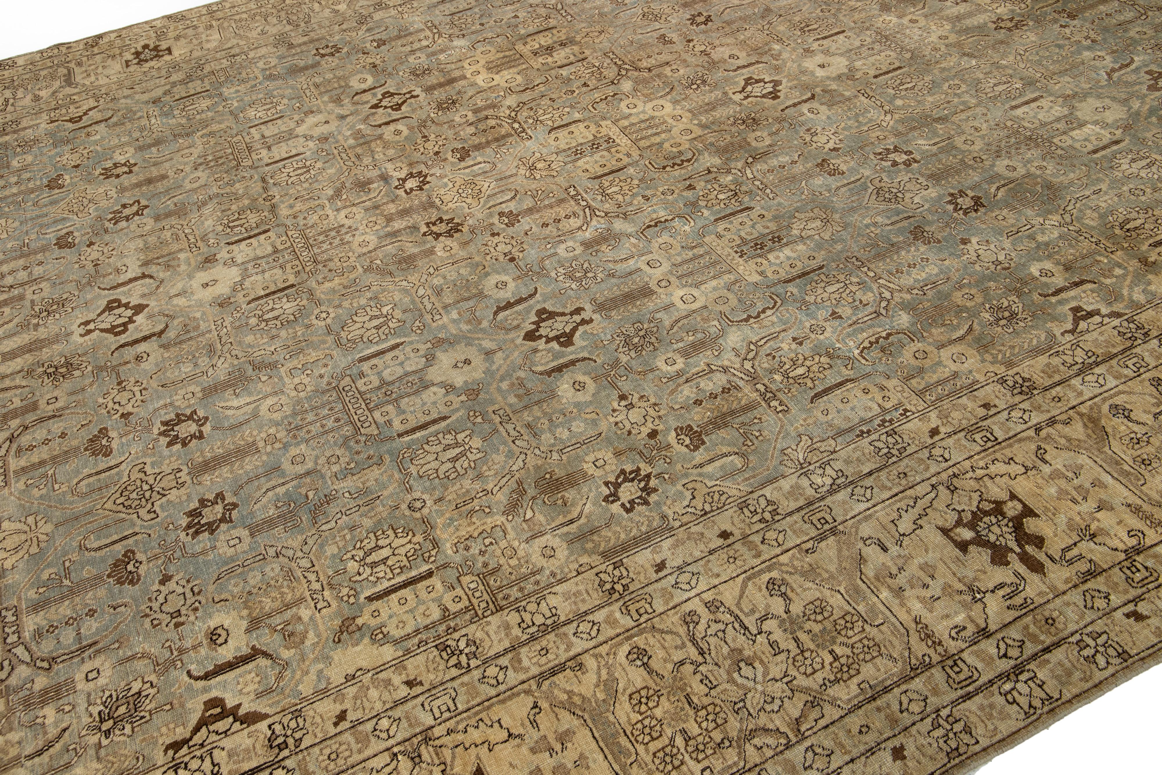 Tapis ancien en laine bleue Tabriz persan des années 1900 avec motif Allover en vente 3