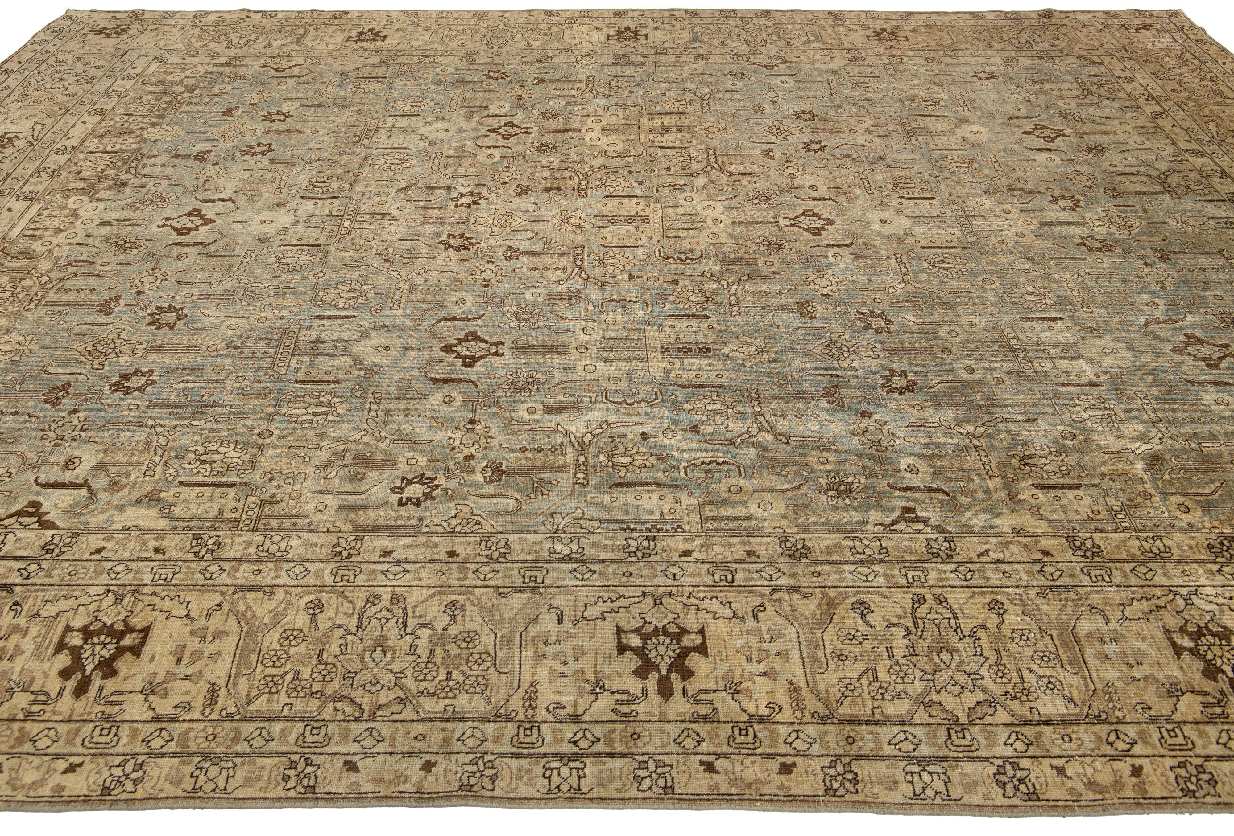 Tapis ancien en laine bleue Tabriz persan des années 1900 avec motif Allover en vente 1
