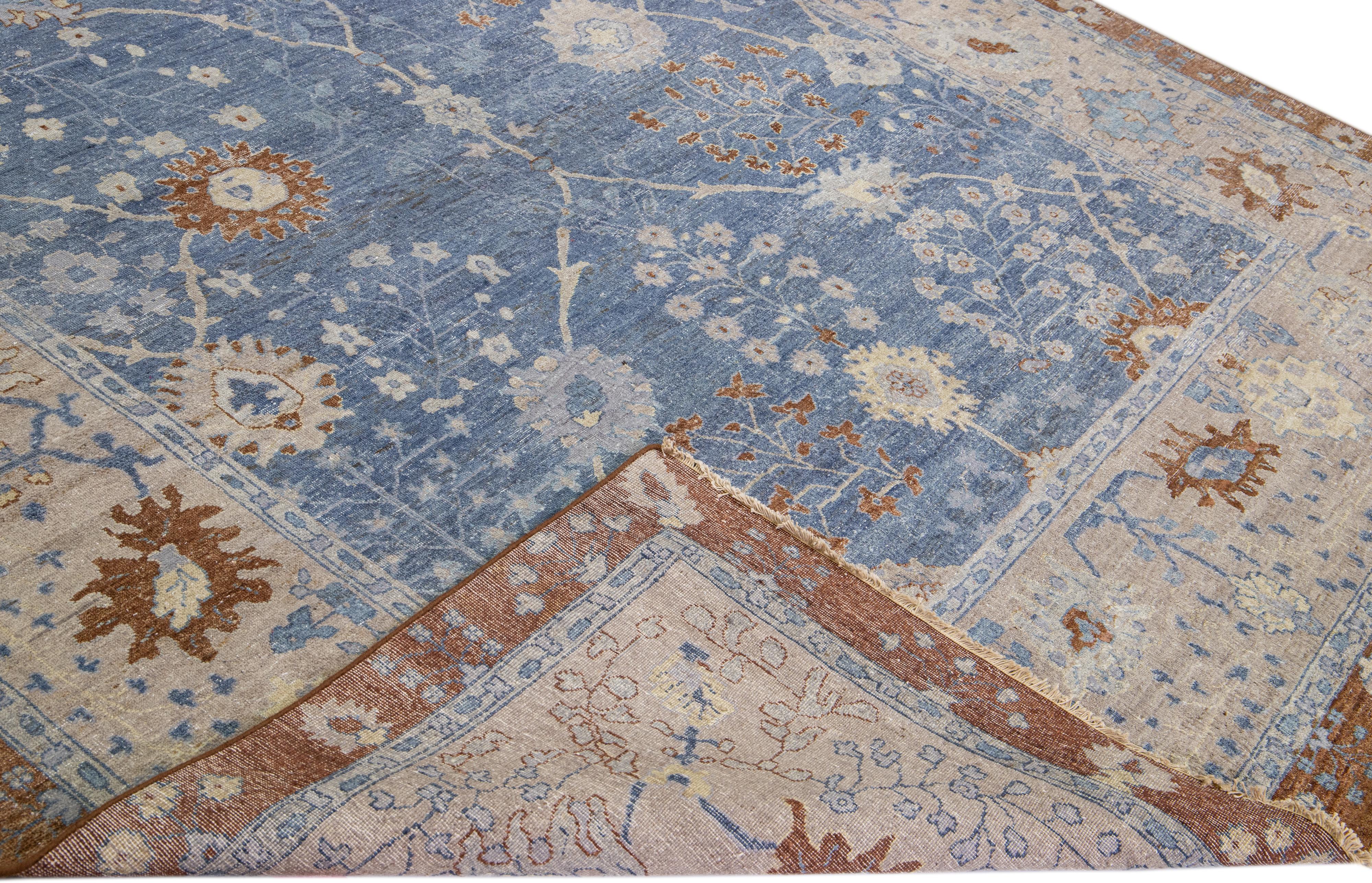 Die Artisan-Linie von Apadana ist eine elegante Möglichkeit, einem Raum eine auffallend antike Ästhetik zu verleihen. Diese Teppichserie ist ausgesprochen einzigartig und definiert das Aussehen eines antiken Teppichs neu. Jedes einzelne Stück