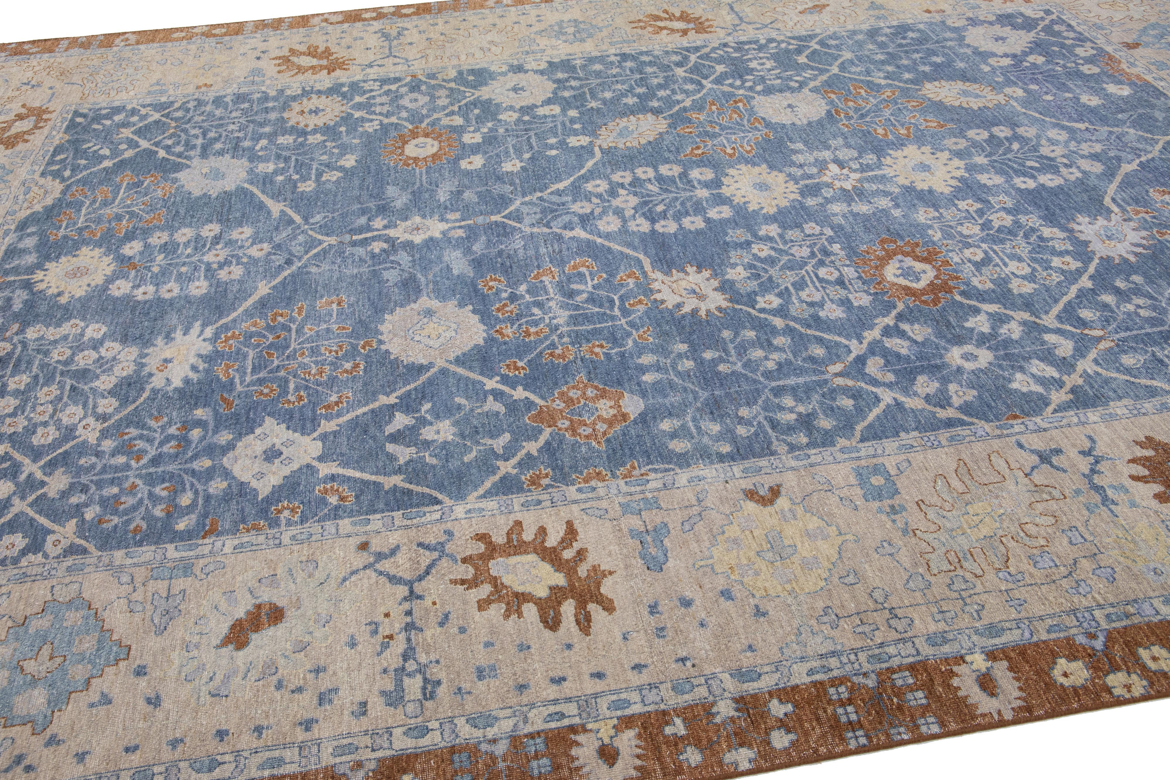 Apadana's Artisan Collection Handgefertigter Teppich aus geblümter Wolle in Blau (21. Jahrhundert und zeitgenössisch) im Angebot