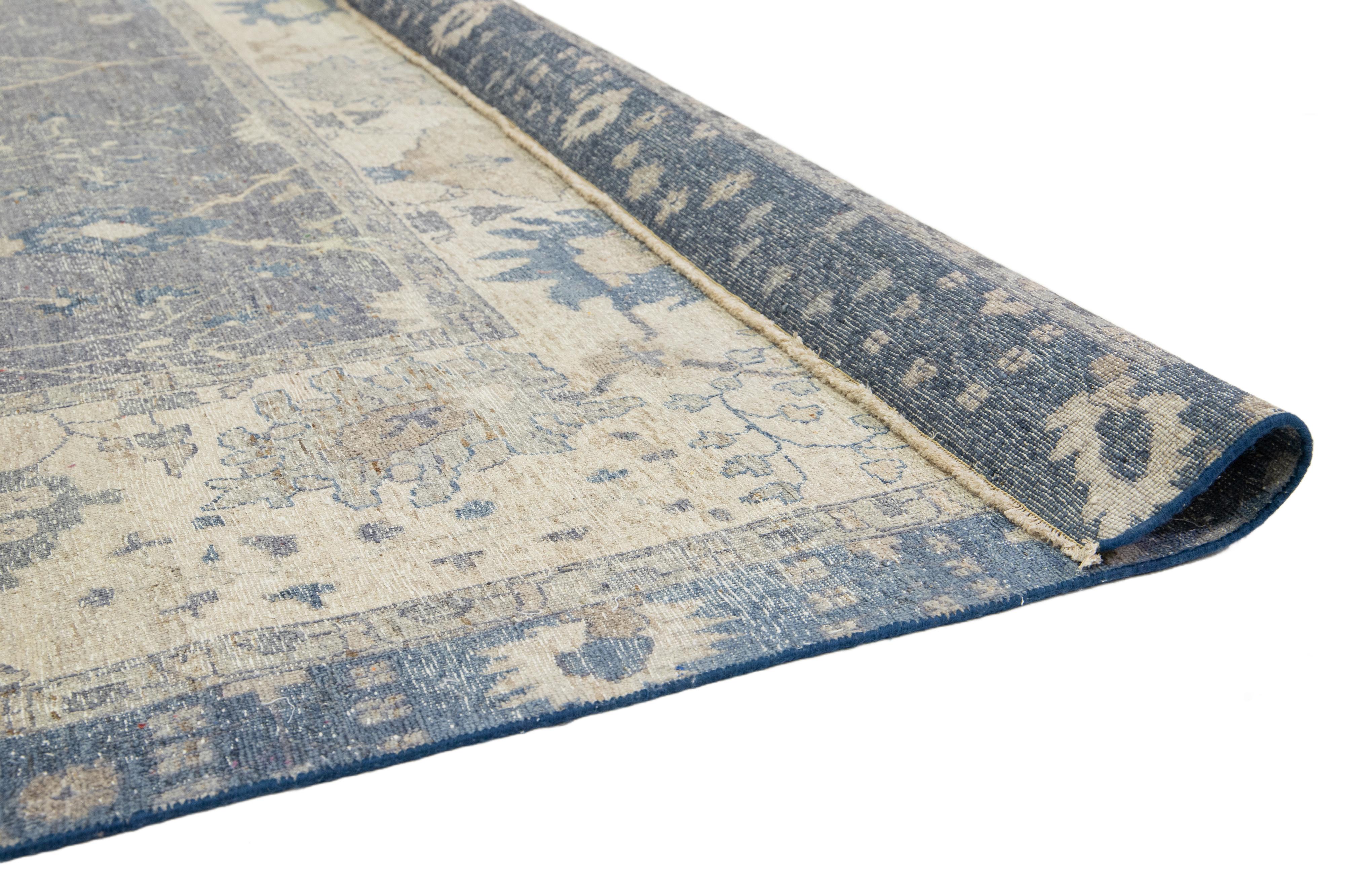 Blauer Apadana's Moderner handgefertigter indischer Wollteppich im Mahal-Stil im Zustand „Neu“ im Angebot in Norwalk, CT