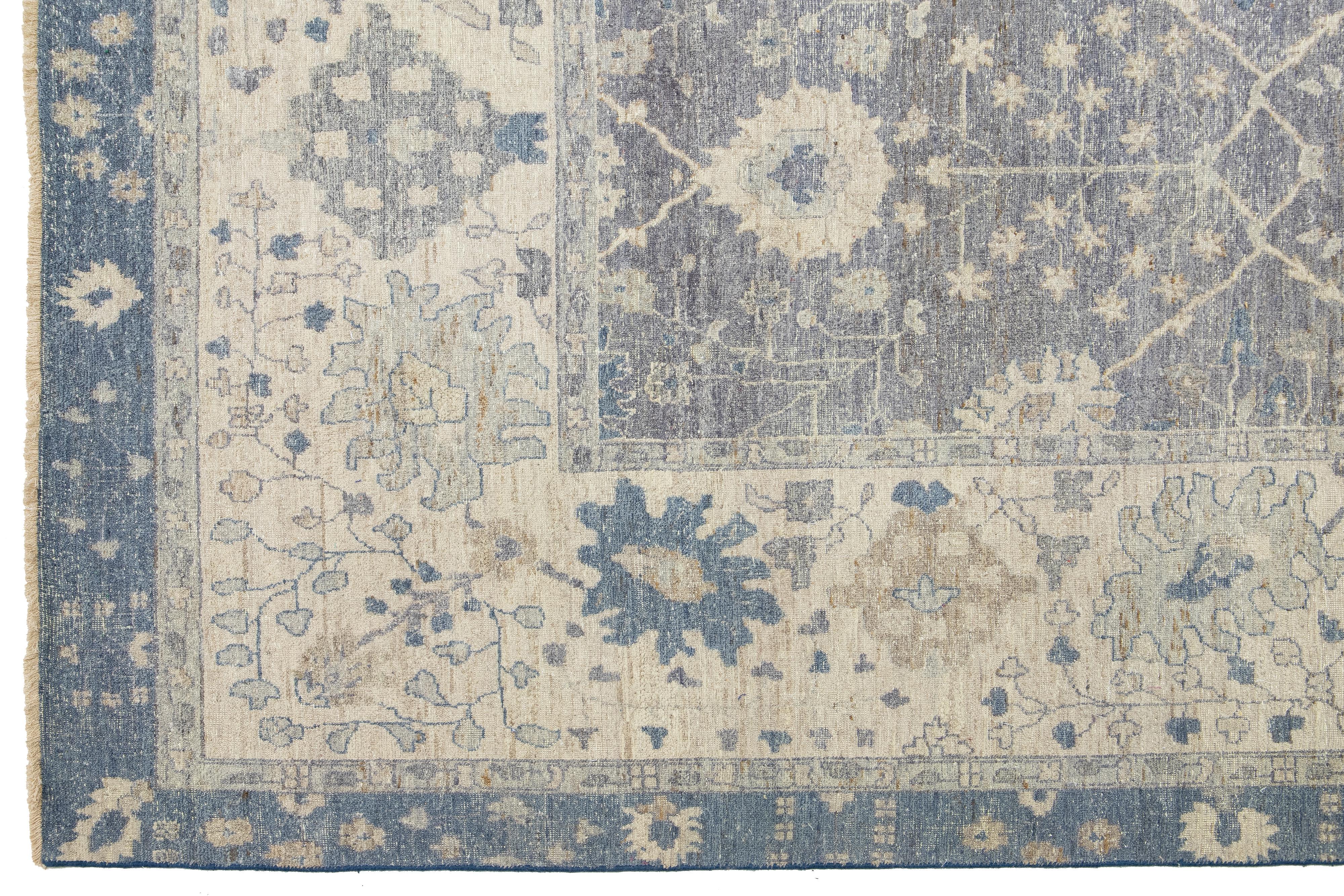 Blauer Apadana's Moderner handgefertigter indischer Wollteppich im Mahal-Stil (Wolle) im Angebot