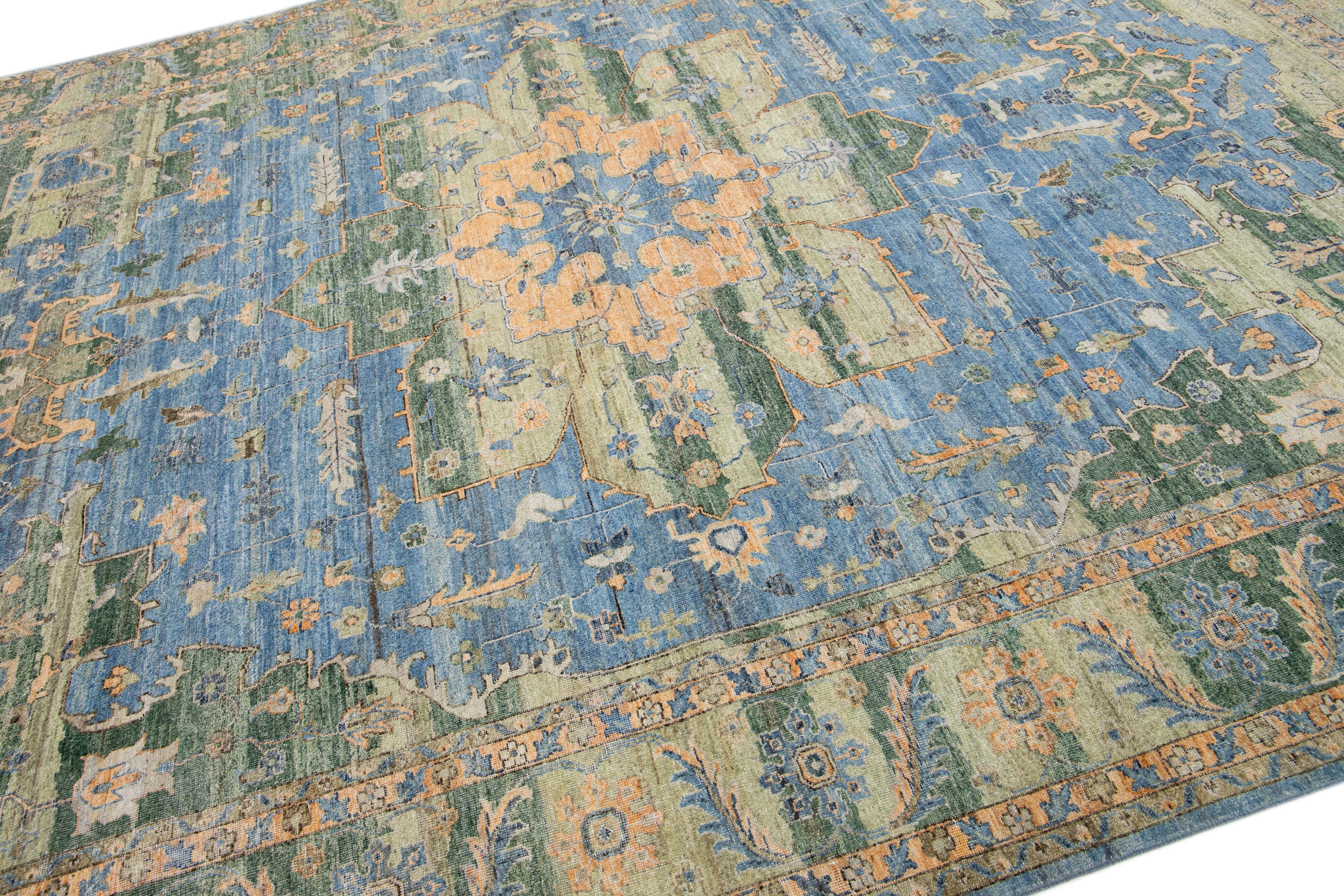 Blauer Apadana-Wollteppich im persischen Täbris-Stil mit Medaillon-Motiv (Moderne) im Angebot