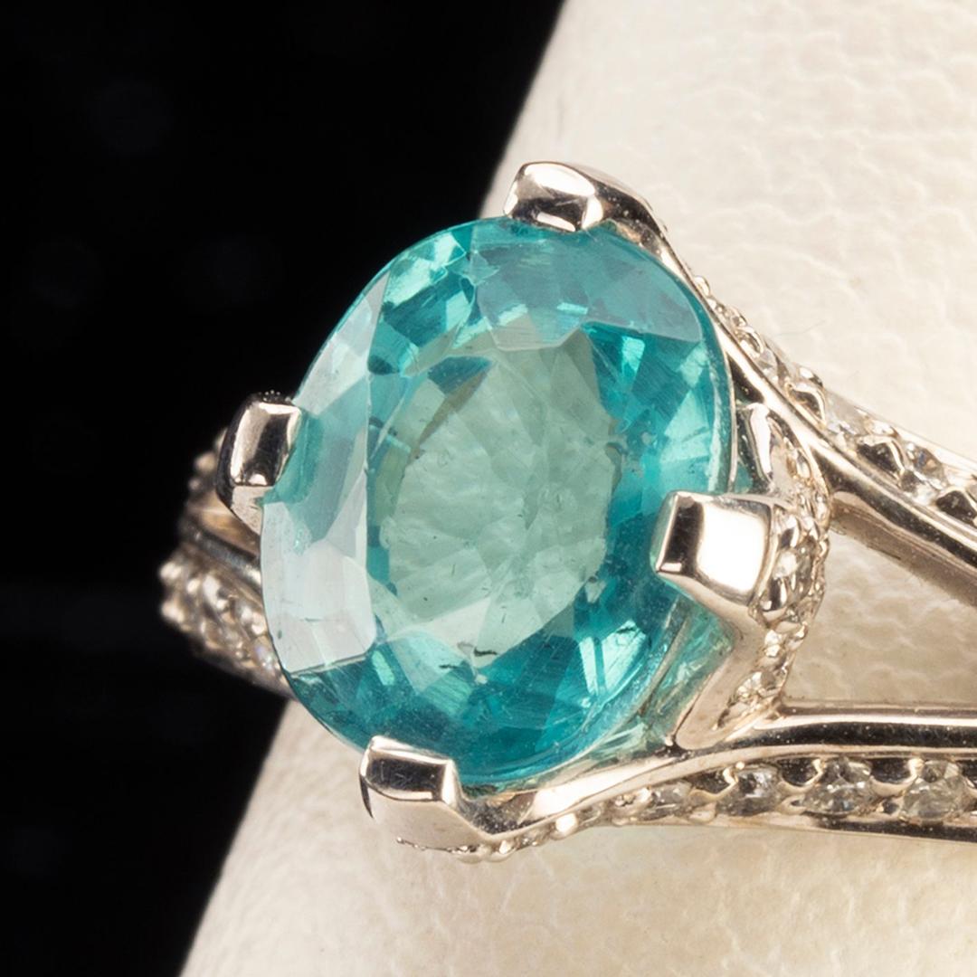Blue Apatite and Diamond Ring In New Condition For Sale In New York, NY